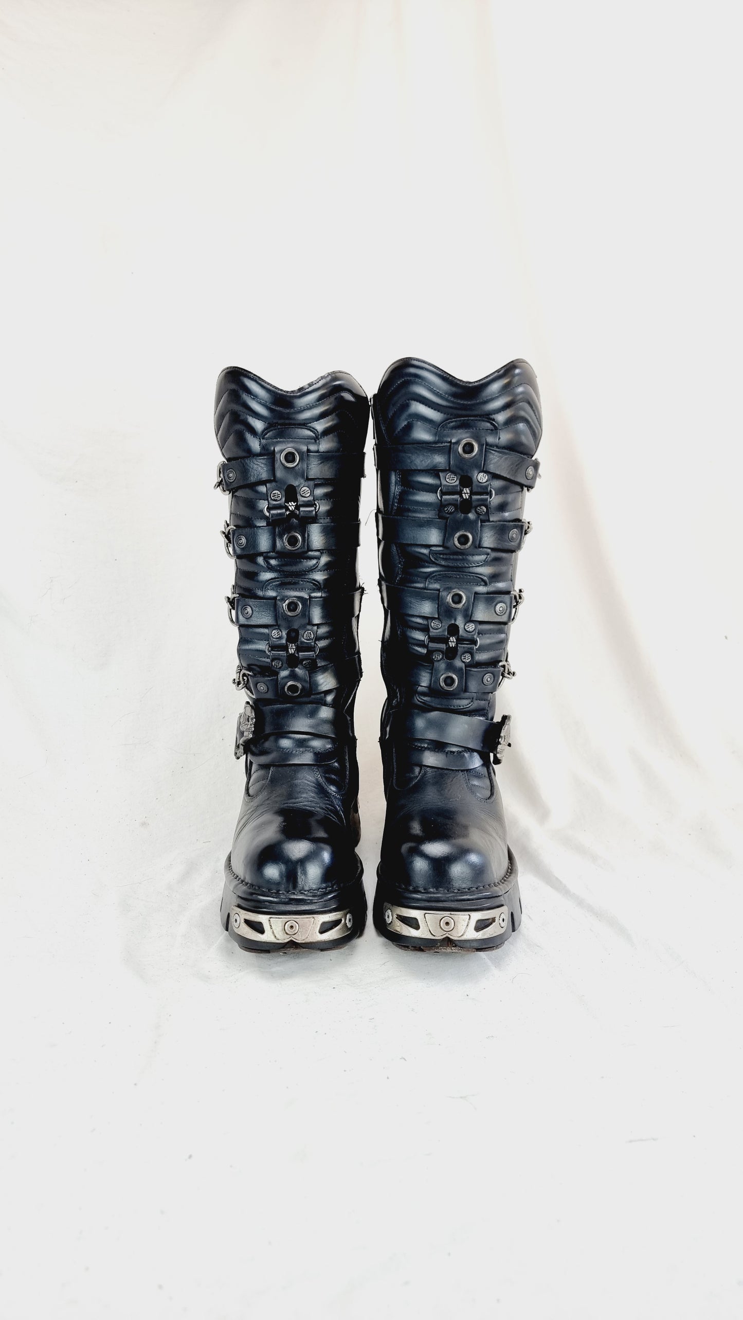 EU 41 / UK 7.5 New Rock Boots