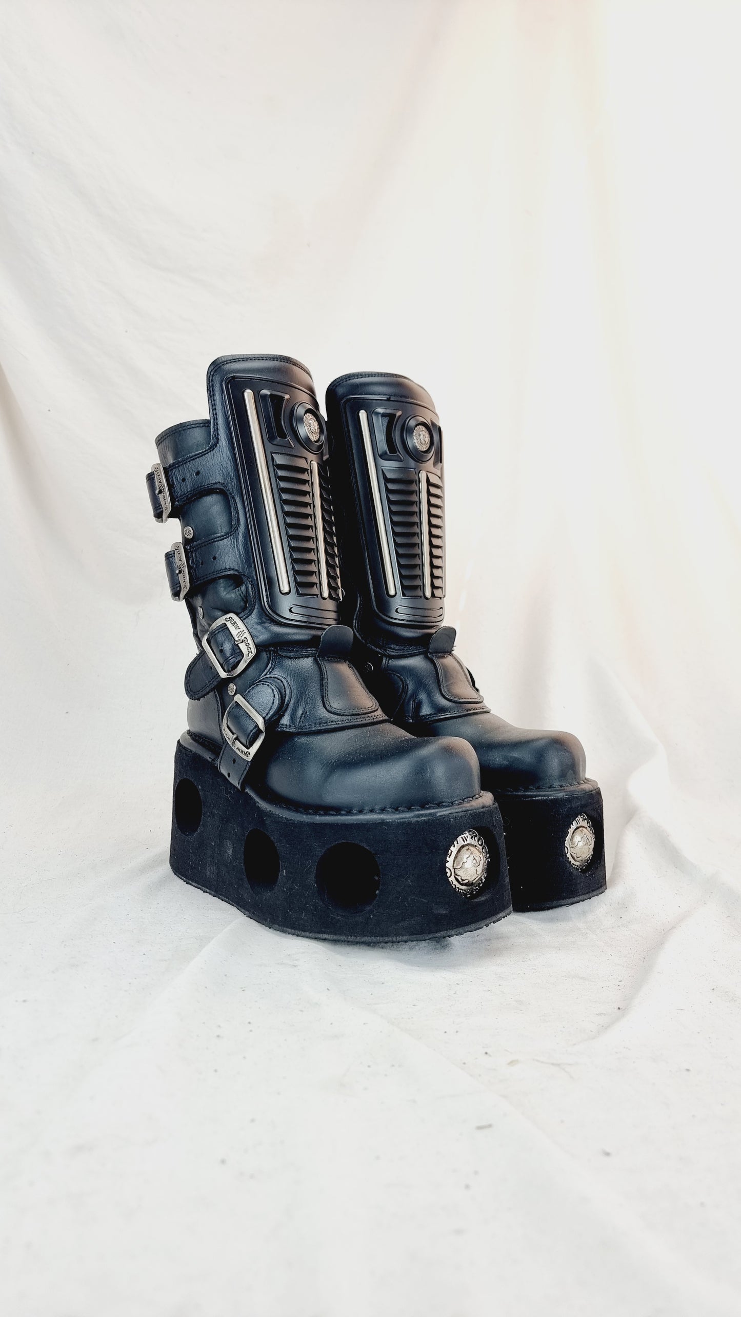 EU 36 / UK 3 New Rock Boots