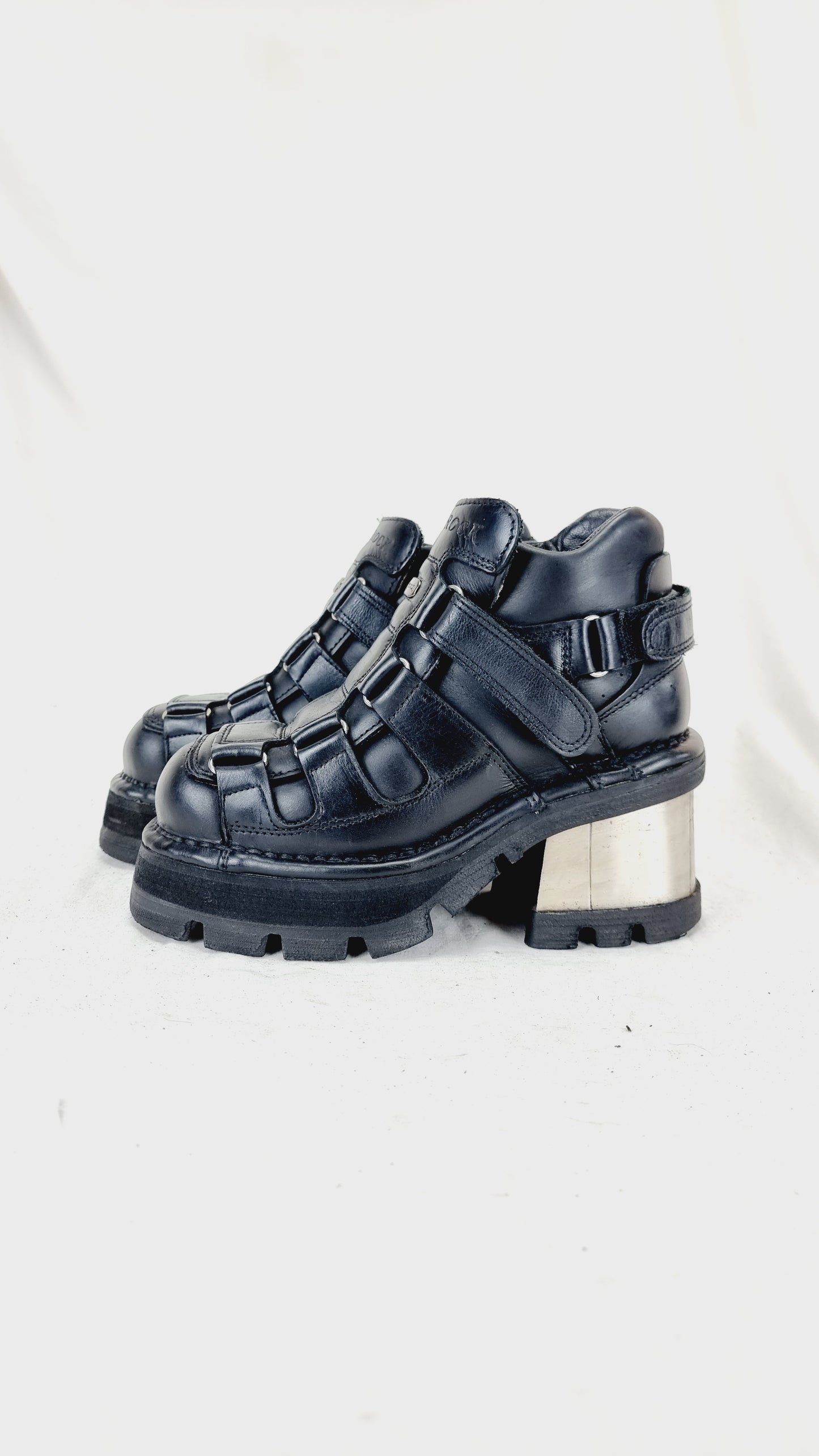 EU 36 / UK 3 New Rock Boots