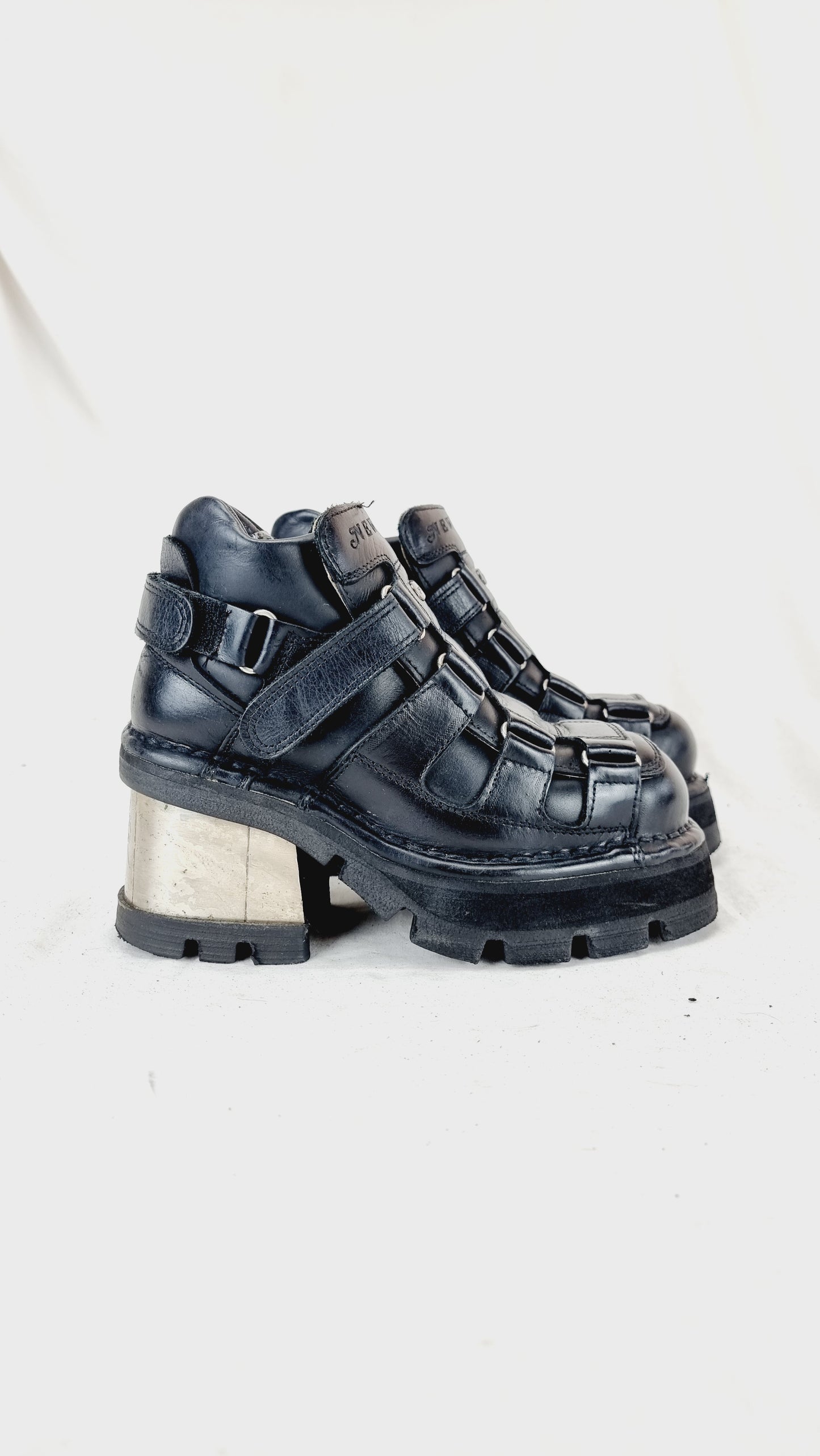 EU 36 / UK 3 New Rock Boots