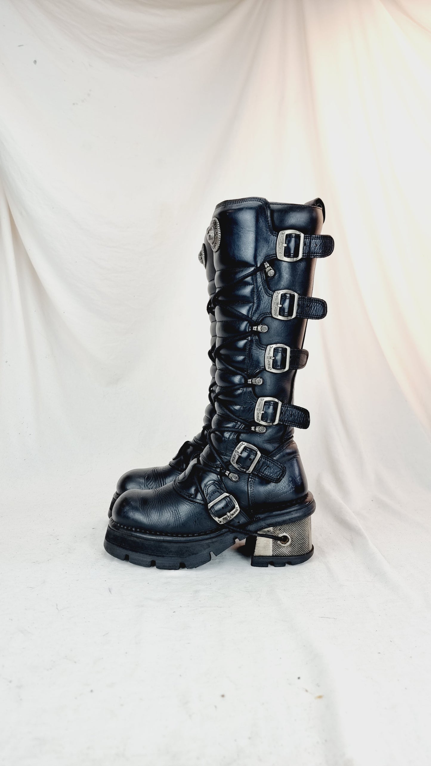 EU 41 / UK 7.5 New Rock Boots
