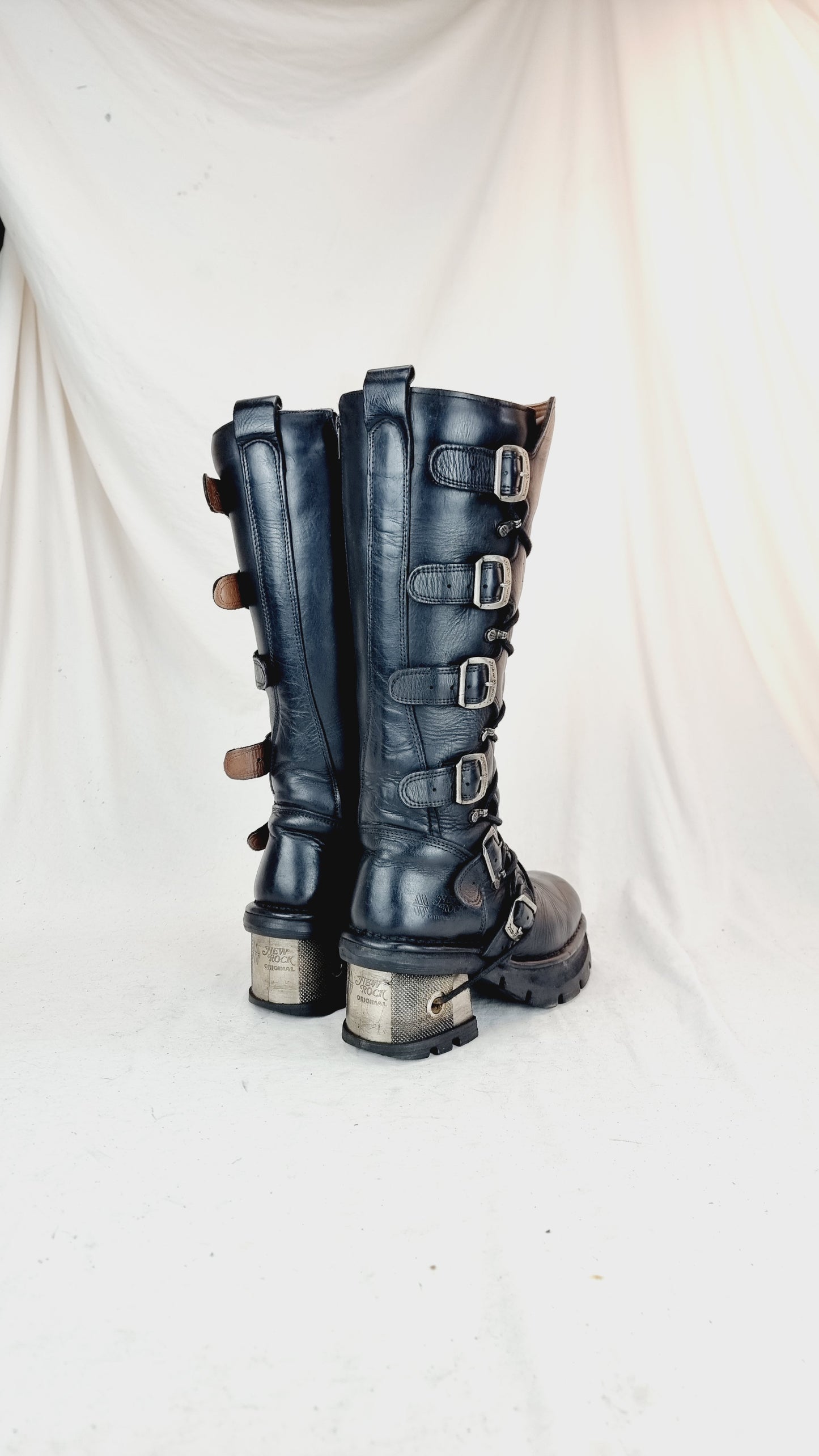 EU 41 / UK 7.5 New Rock Boots