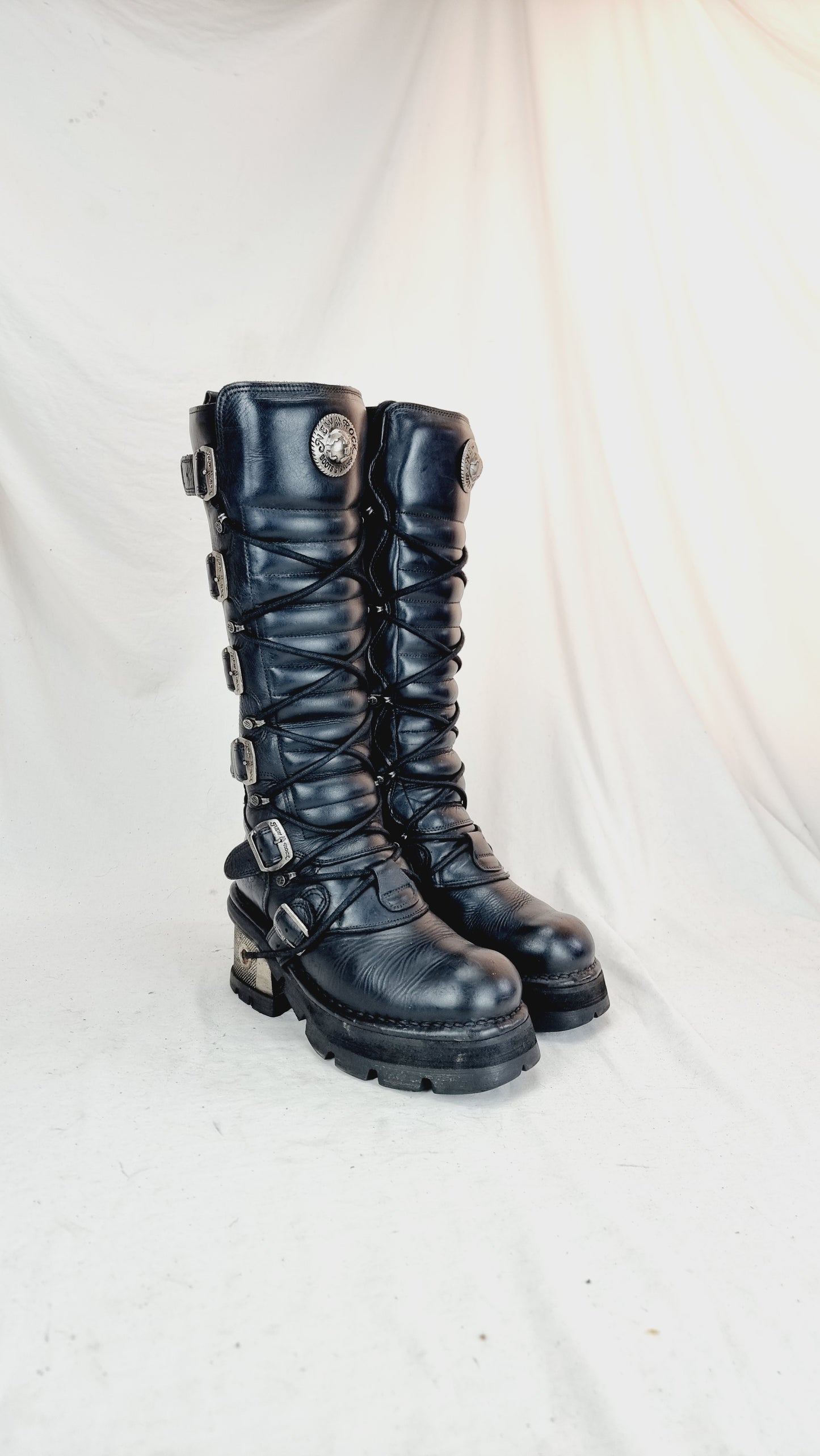 EU 41 / UK 7.5 New Rock Boots