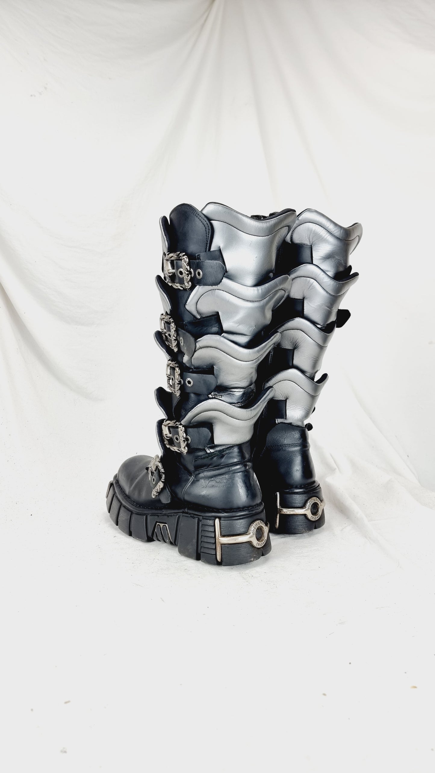 EU 43 / UK 9 New Rock Boots