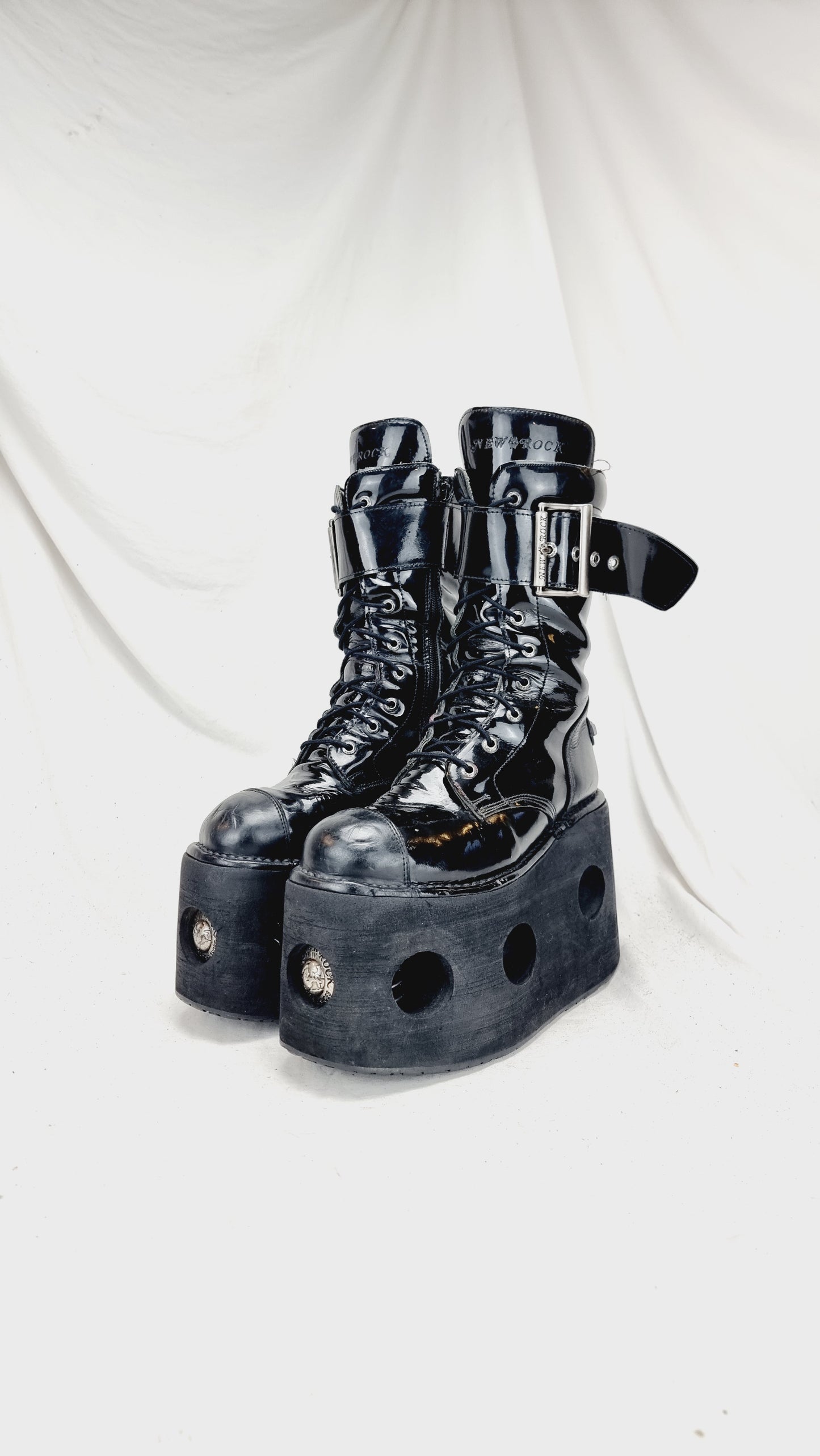 EU 42 / UK 8 New Rock Boots