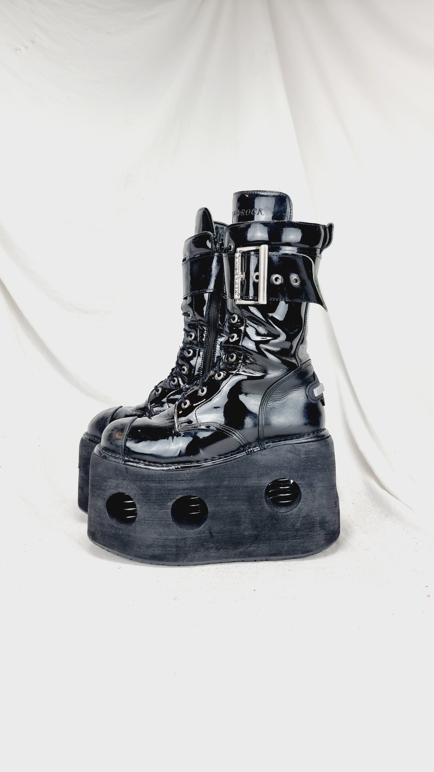 EU 42 / UK 8 New Rock Boots