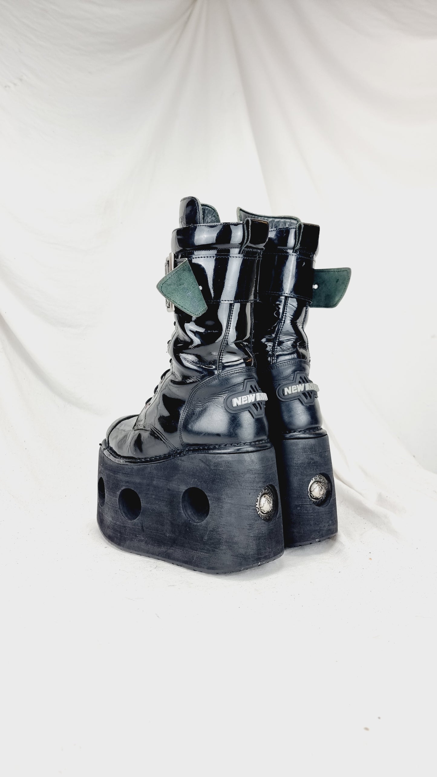 EU 42 / UK 8 New Rock Boots