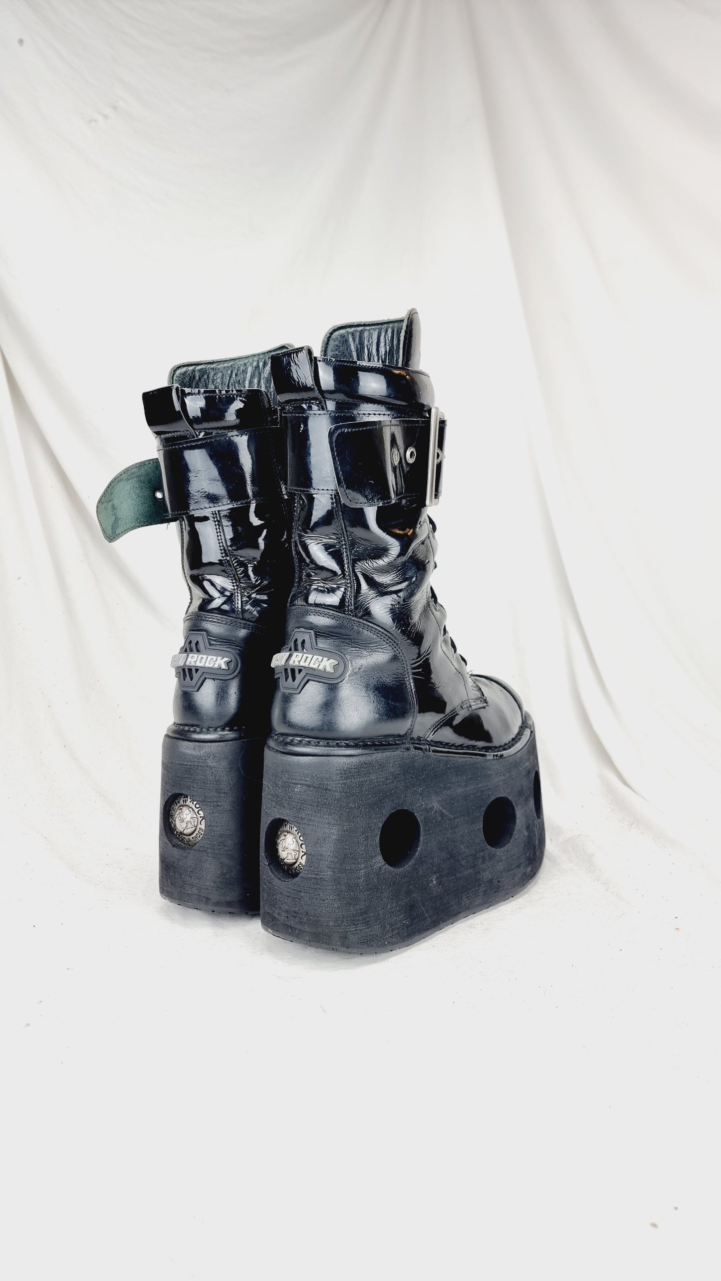 EU 42 / UK 8 New Rock Boots
