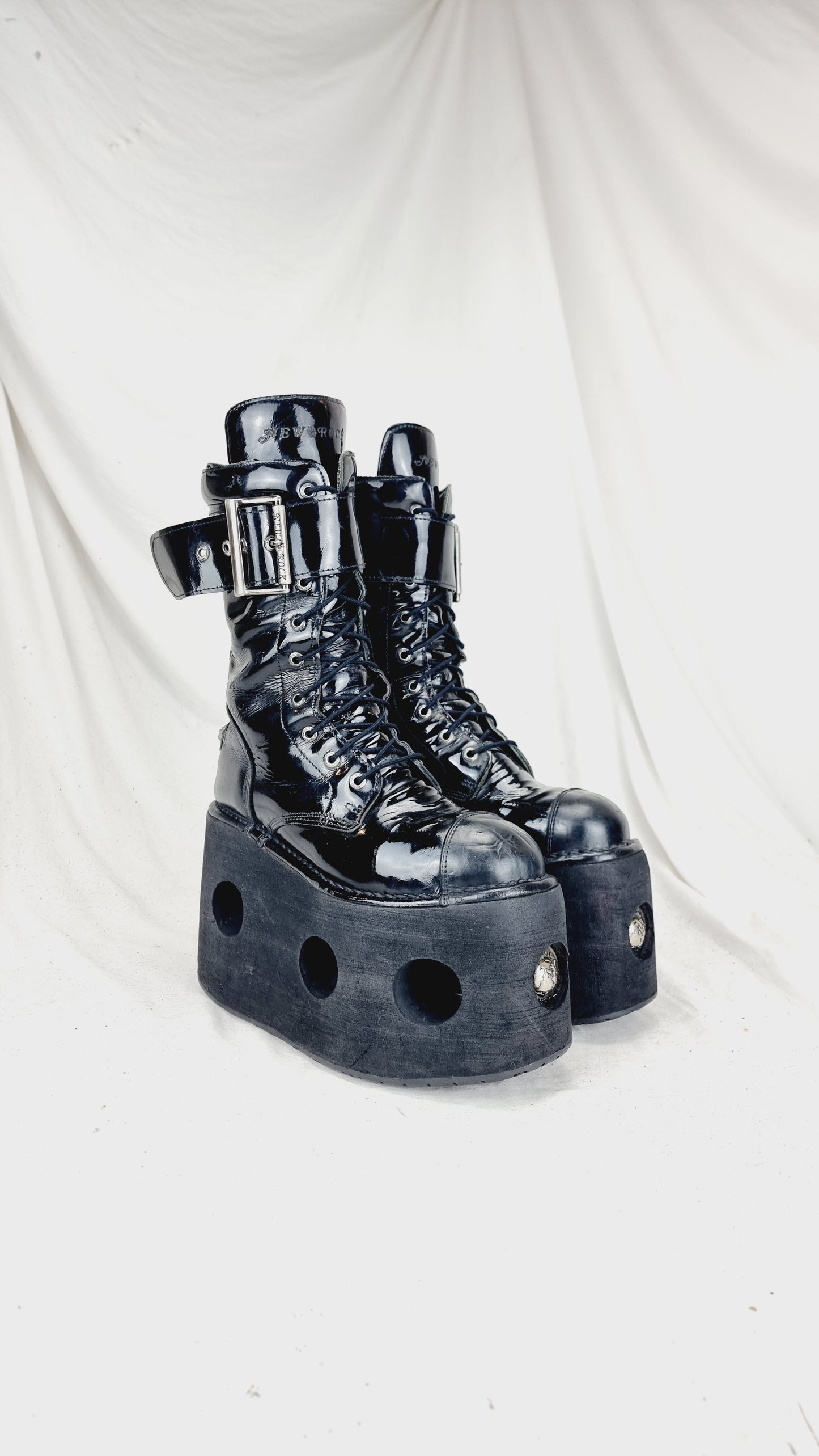 EU 42 / UK 8 New Rock Boots