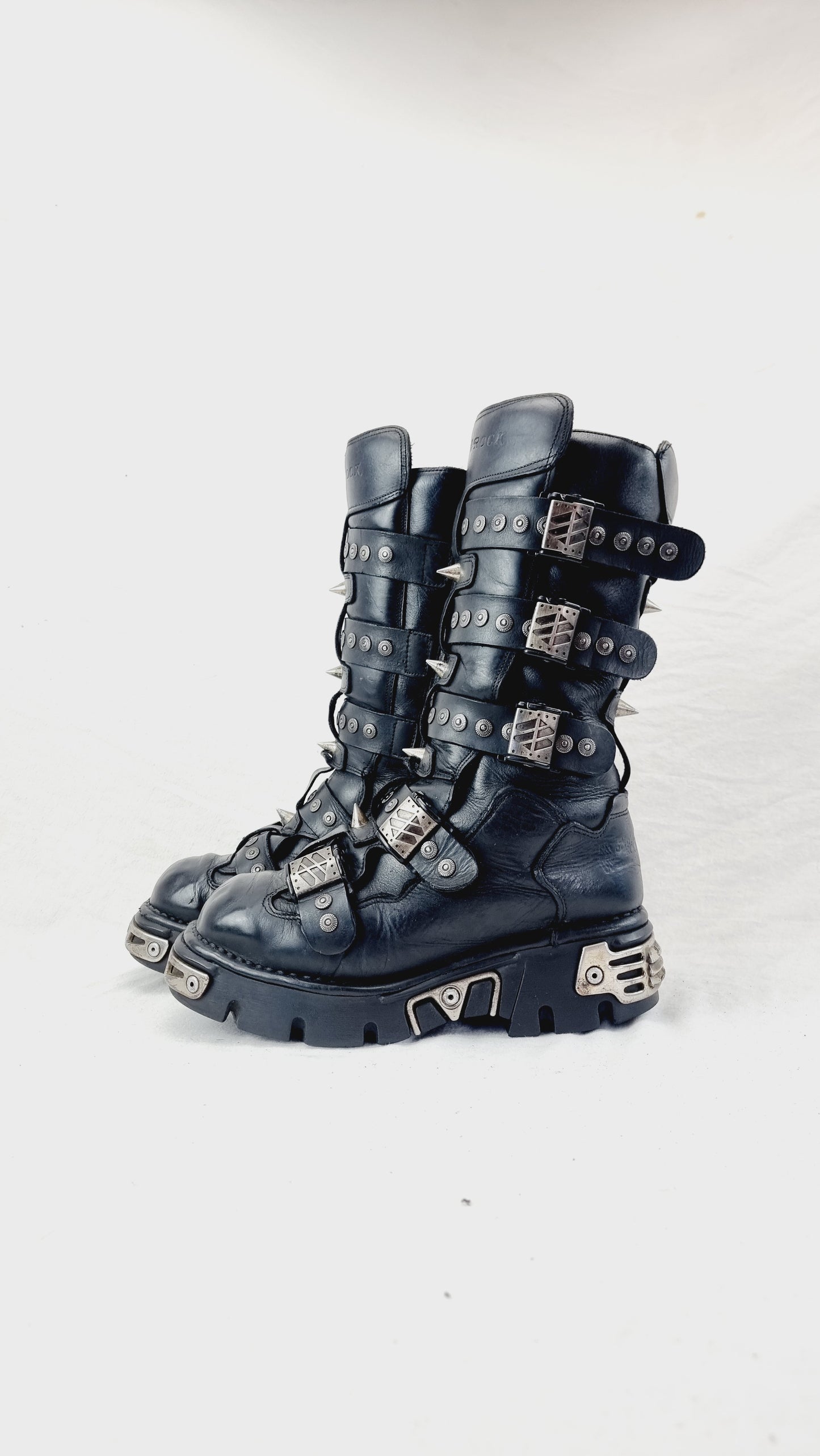 EU 41 / UK 7.5 New Rock Boots