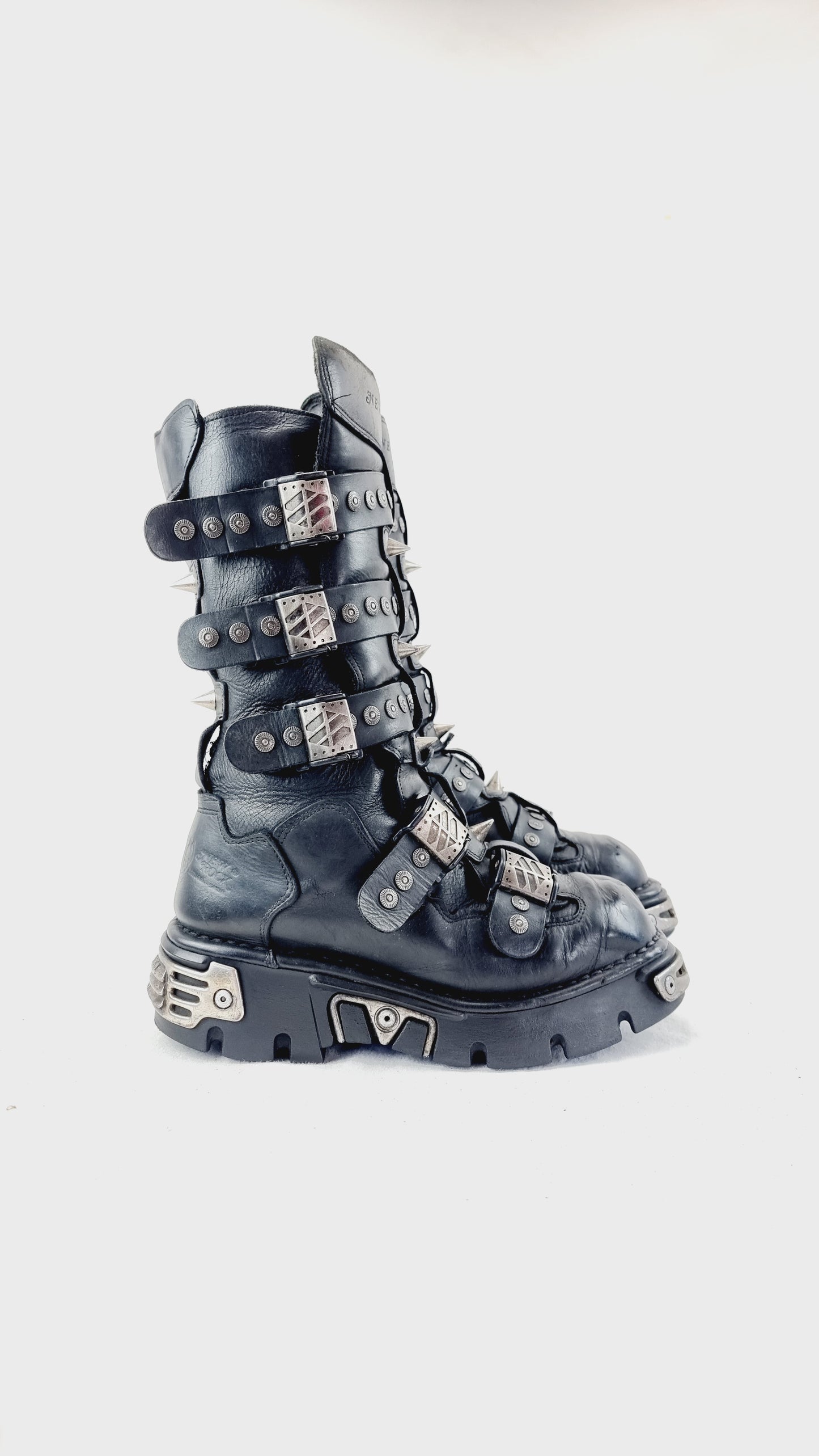EU 41 / UK 7.5 New Rock Boots