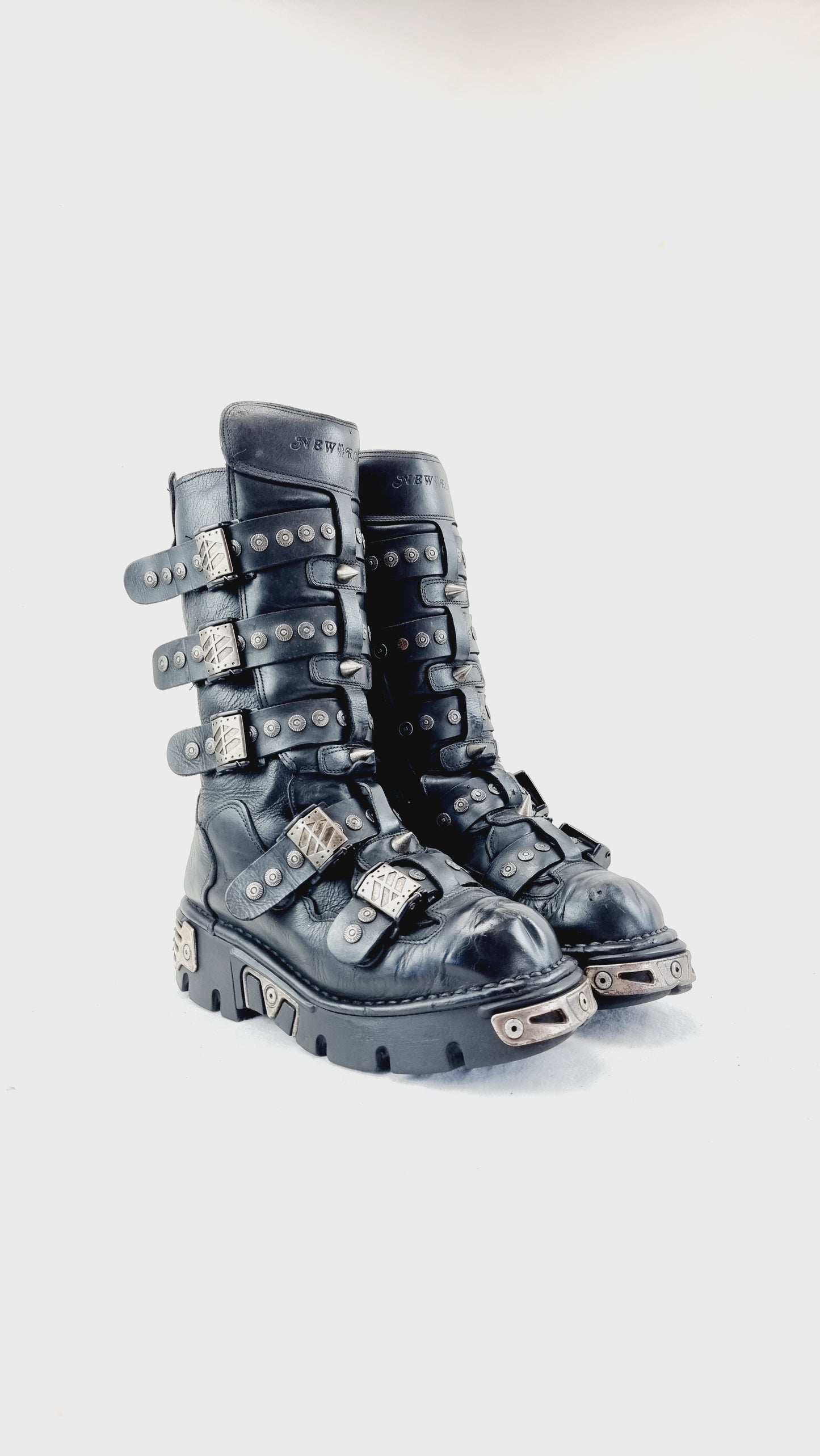 EU 41 / UK 7.5 New Rock Boots