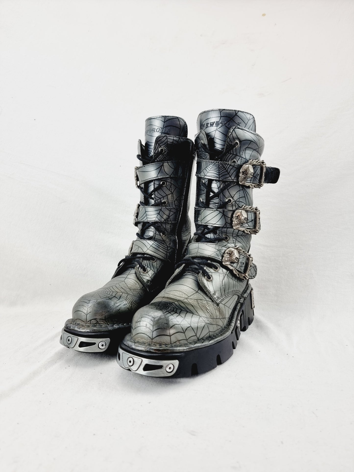 EU 42 / UK 8 New Rock Boots