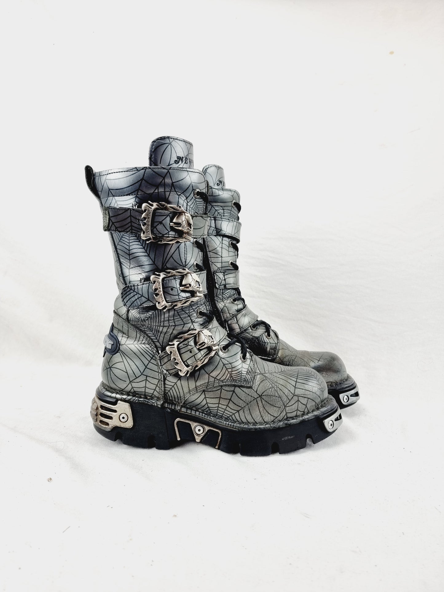 EU 42 / UK 8 New Rock Boots