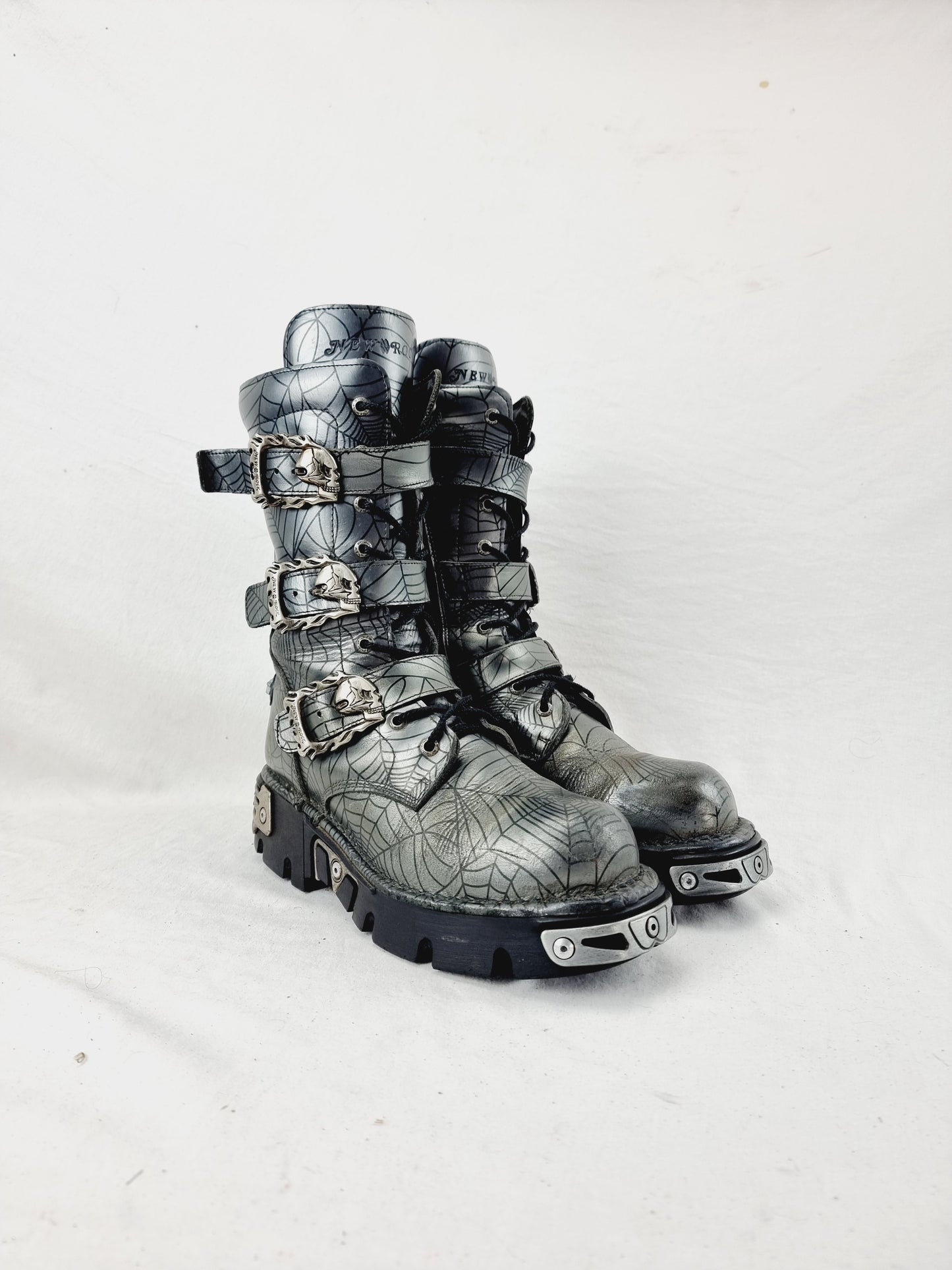 EU 42 / UK 8 New Rock Boots