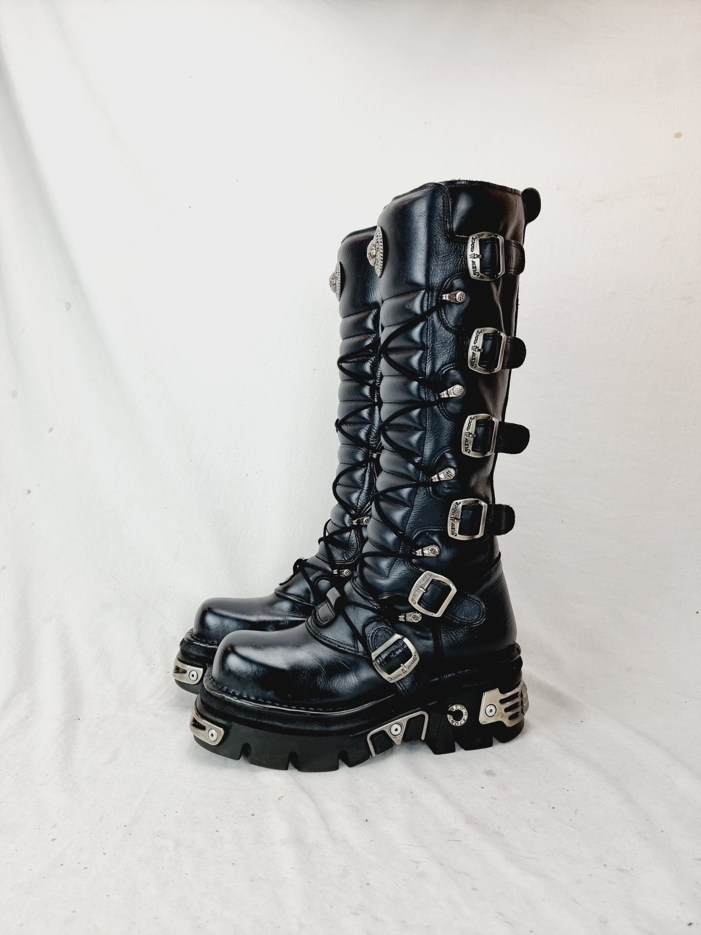 EU 41 / UK 7.5 New Rock Boots