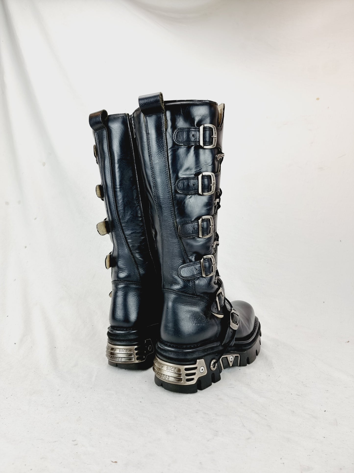 EU 41 / UK 7.5 New Rock Boots