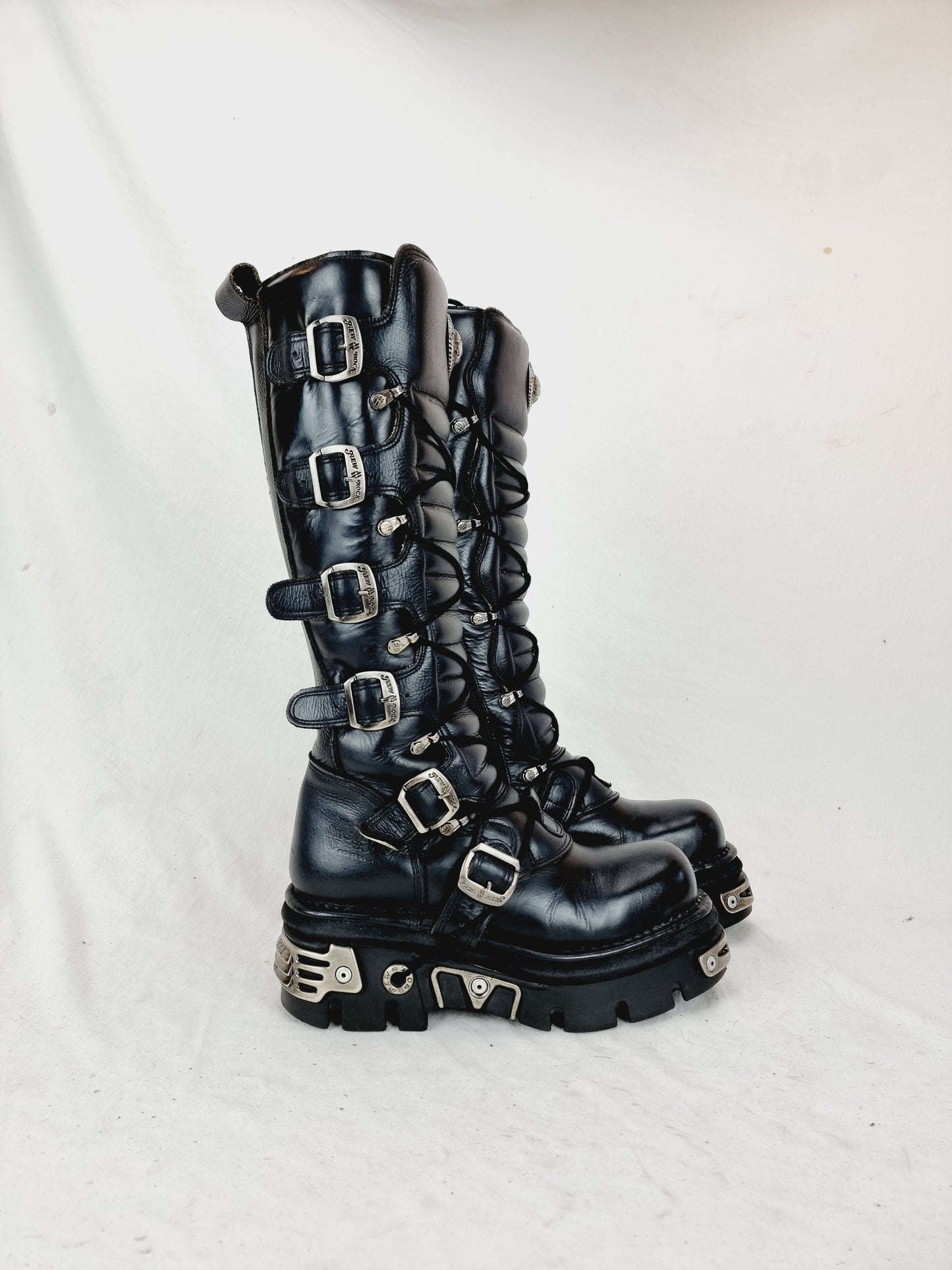 EU 41 / UK 7.5 New Rock Boots