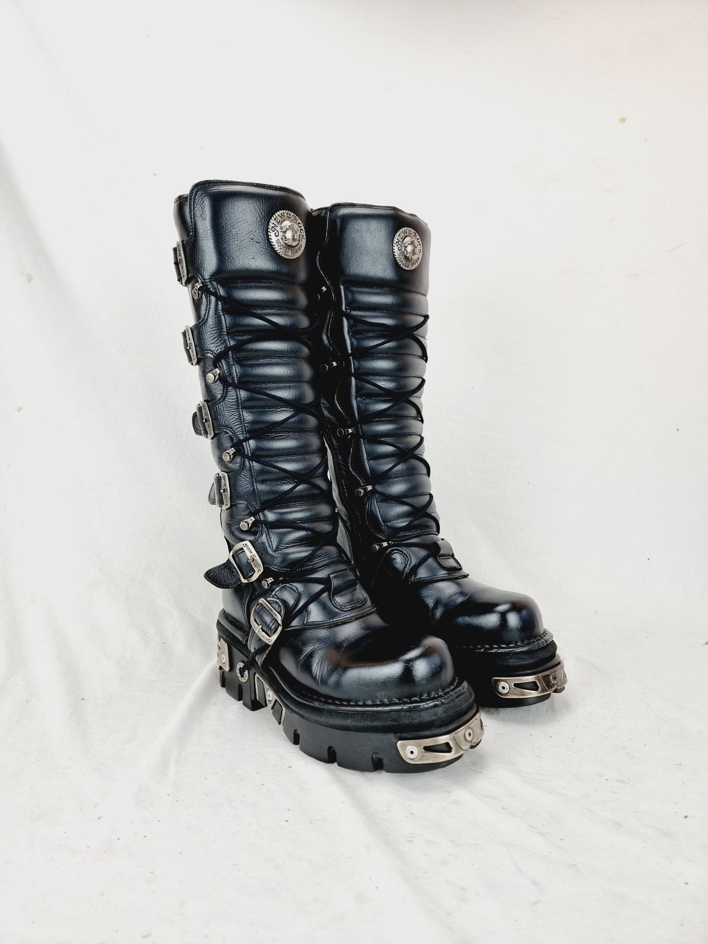 EU 41 / UK 7.5 New Rock Boots