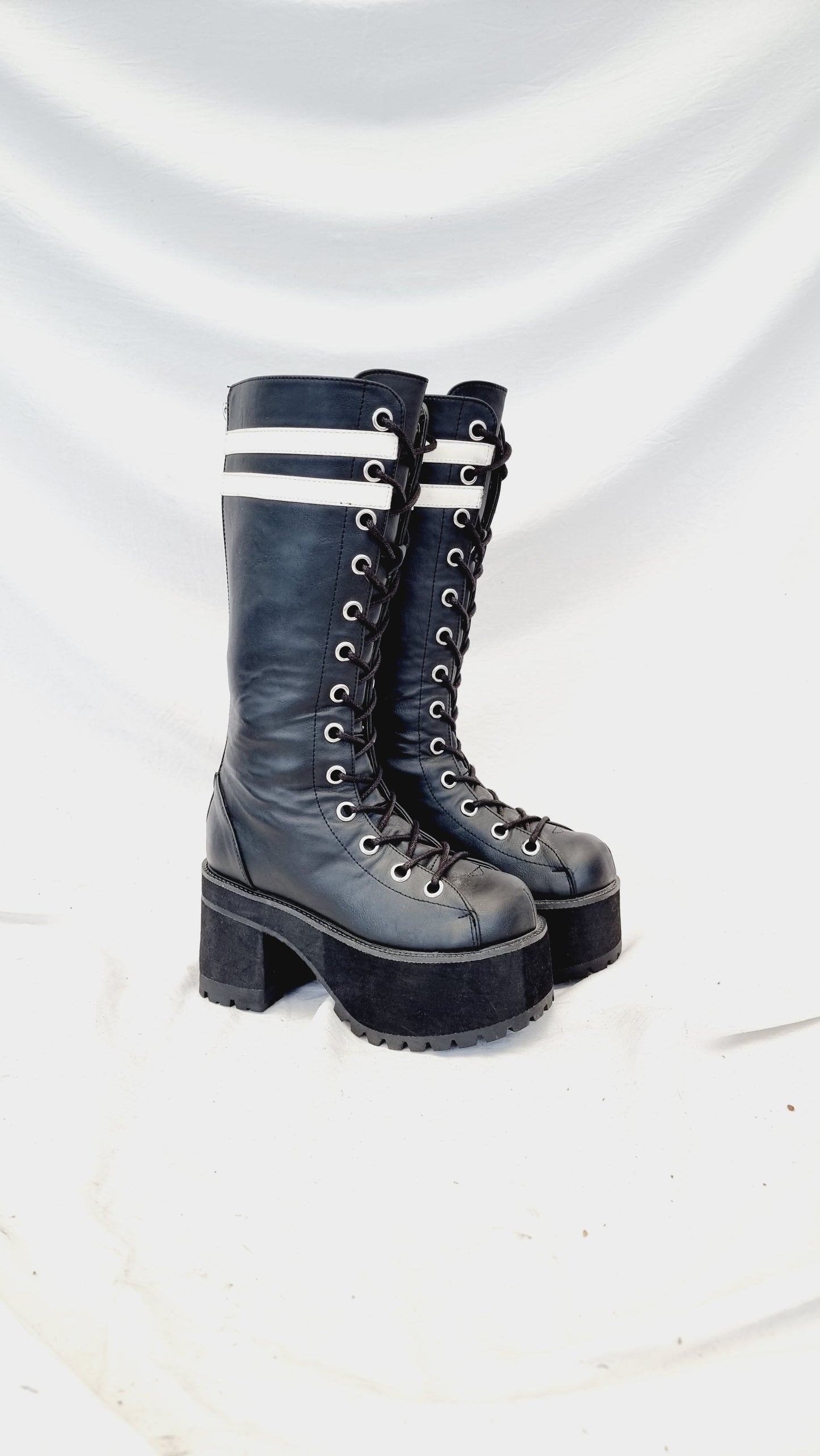 EU 38 / UK 5 Demonia Shoes