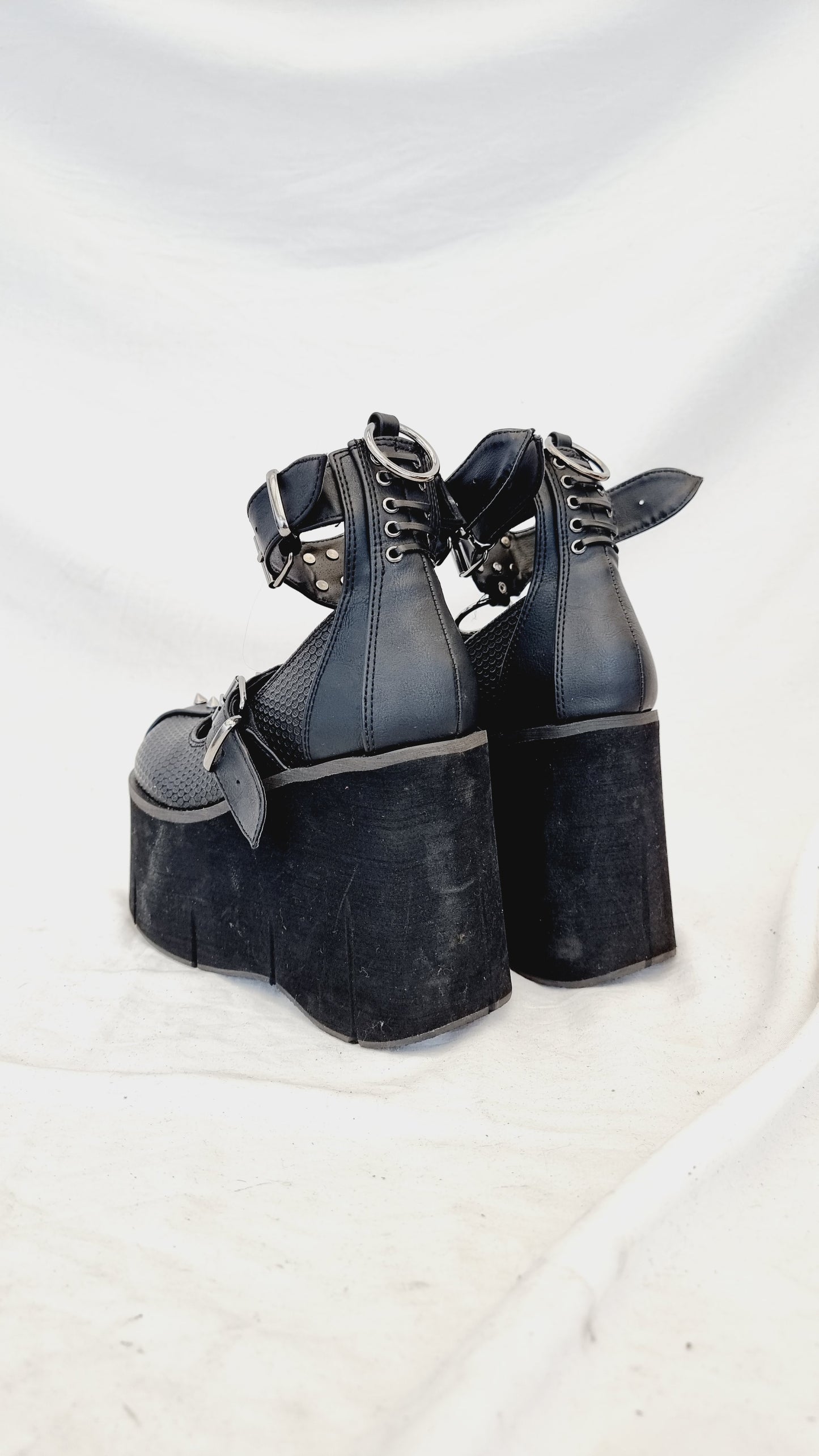 EU 37 / UK 4 Demonia Shoes