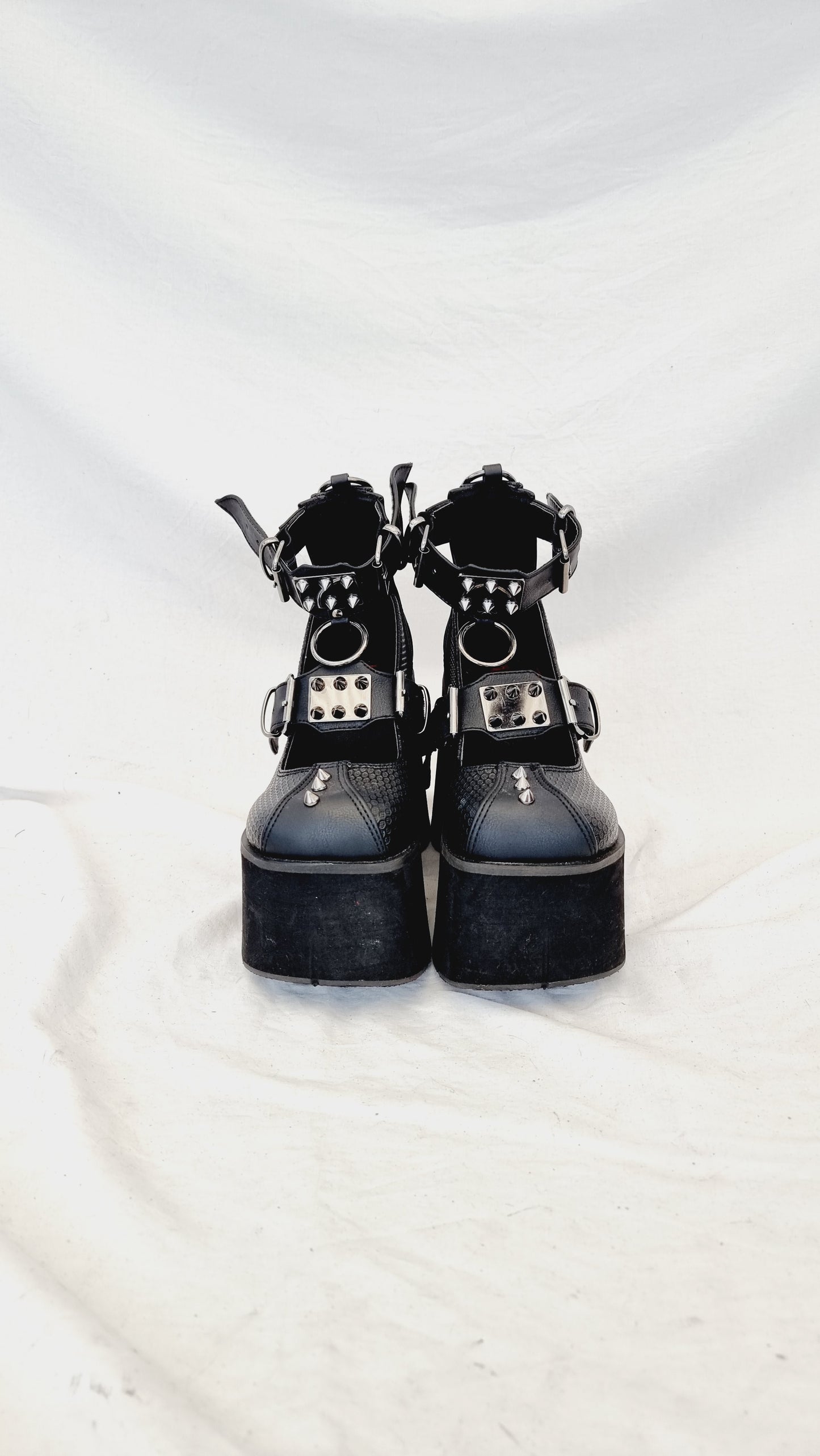 EU 37 / UK 4 Demonia Shoes