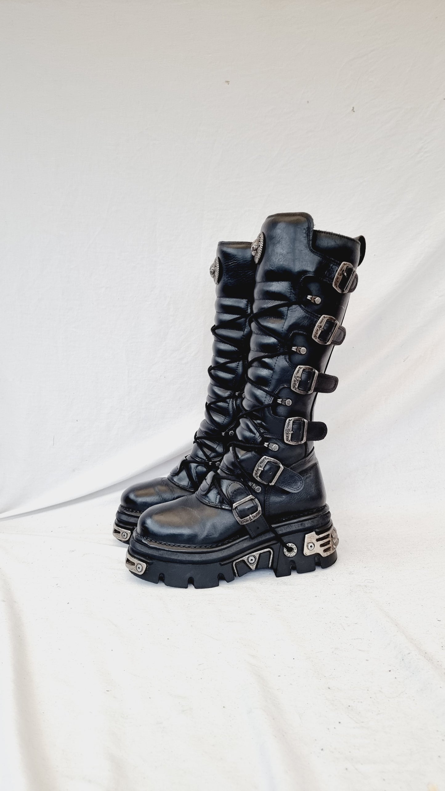 EU 39 / UK 6 New Rock Boots