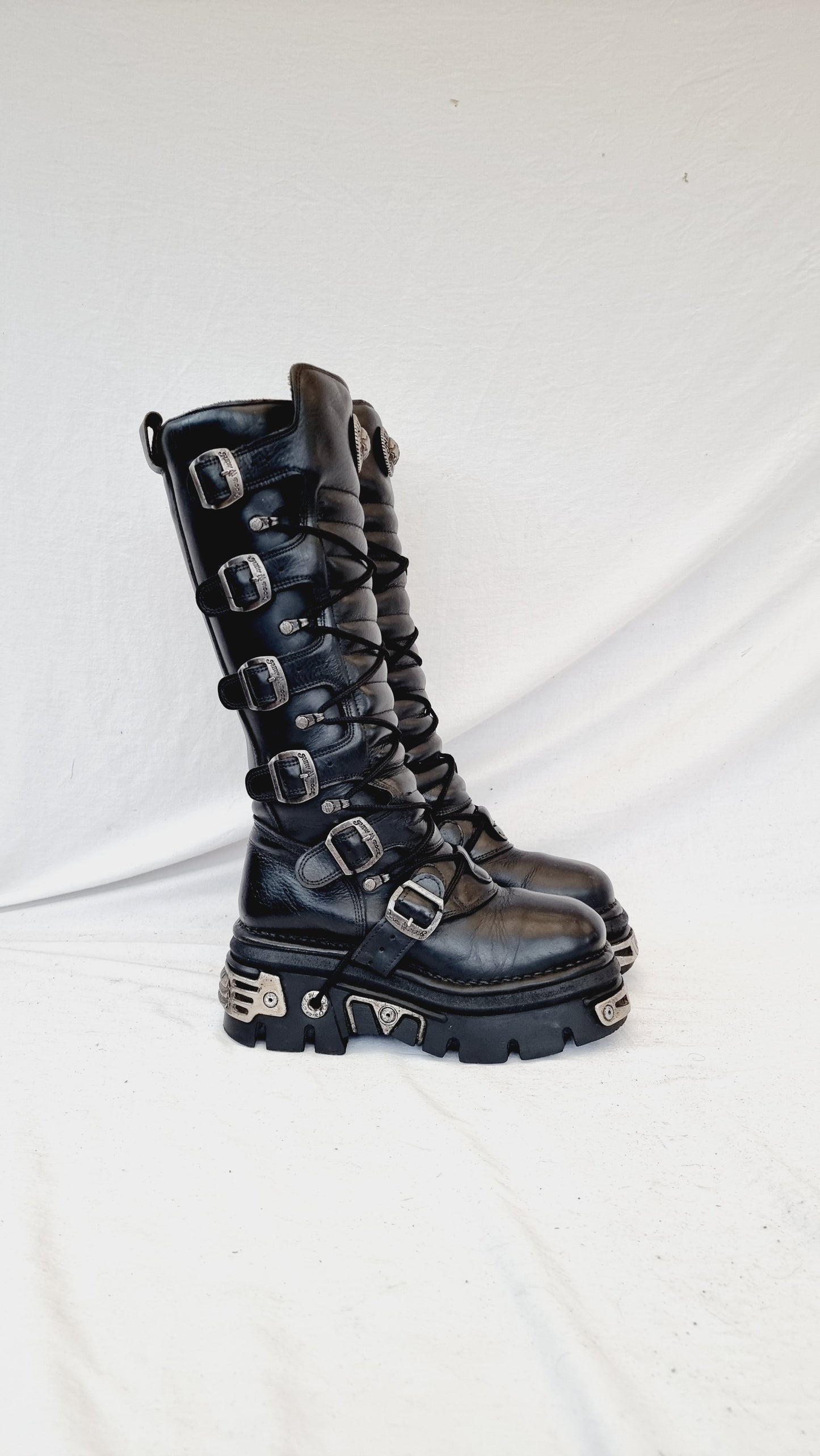 EU 39 / UK 6 New Rock Boots