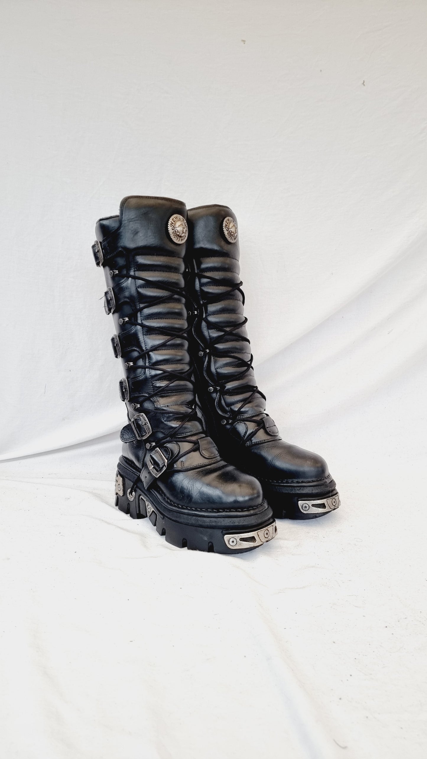 EU 39 / UK 6 New Rock Boots