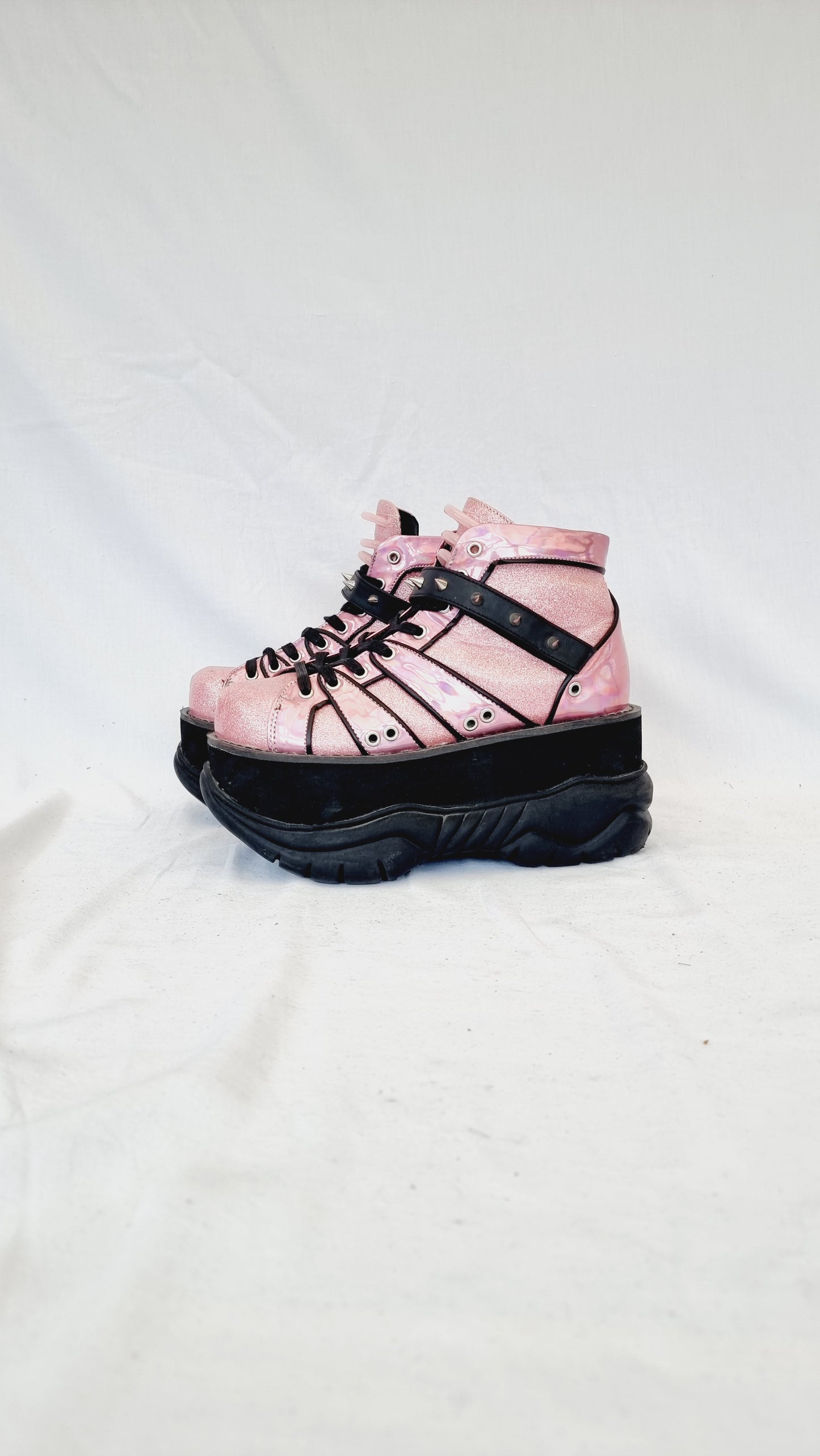 EU 39 / UK 6 Demonia Shoes