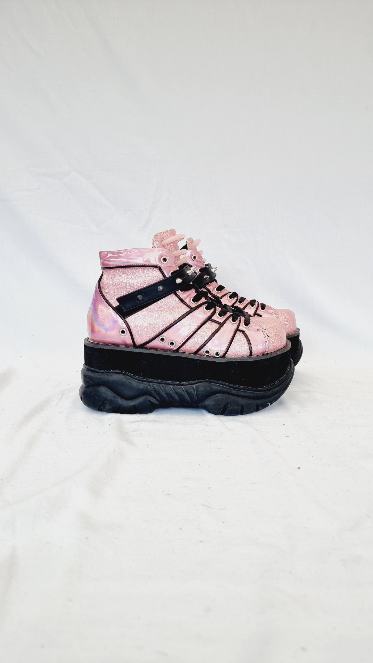 EU 39 / UK 6 Demonia Shoes