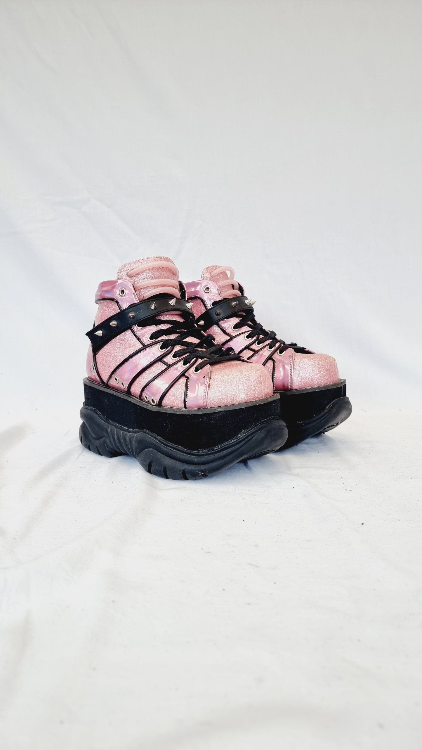 EU 39 / UK 6 Demonia Shoes