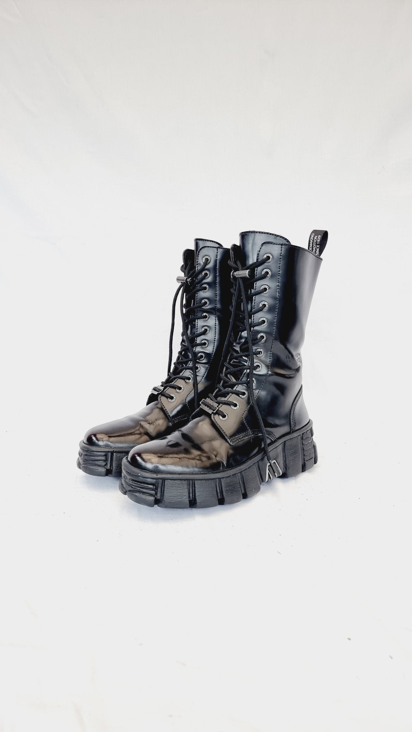 EU 40 / UK 7 New Rock Boots