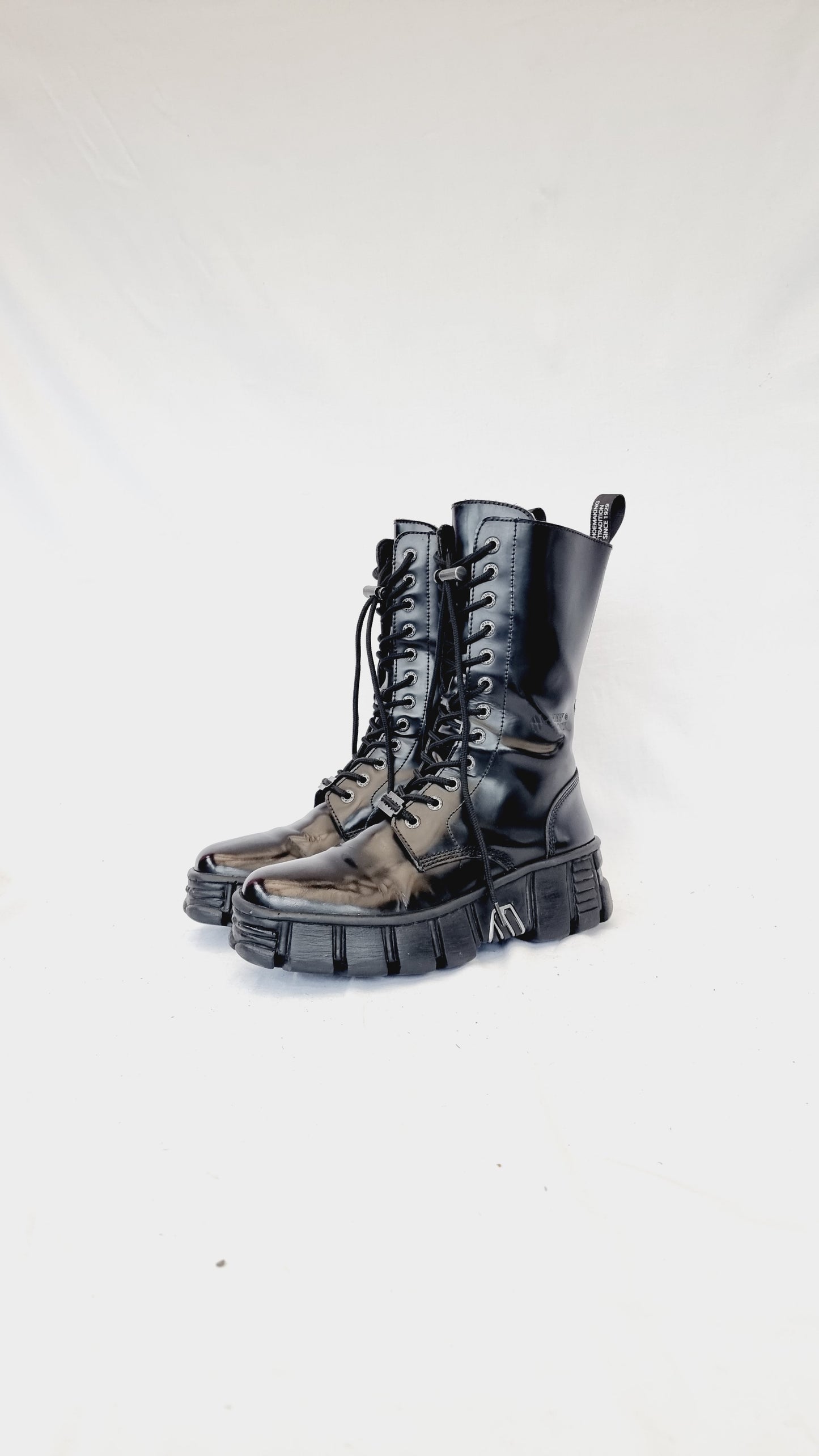 EU 40 / UK 7 New Rock Boots