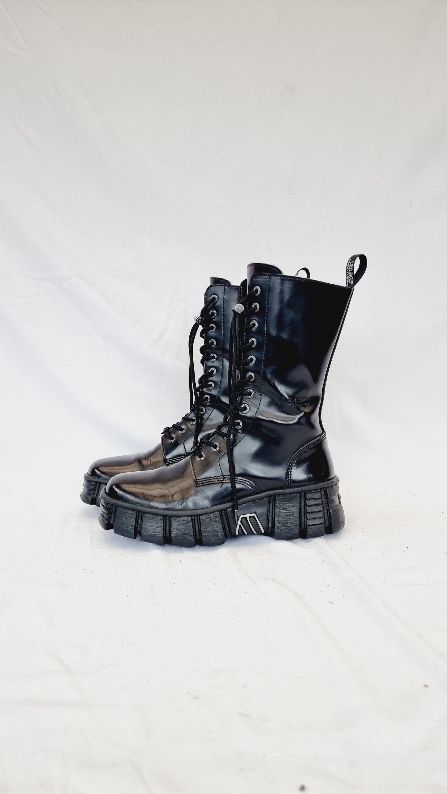 EU 40 / UK 7 New Rock Boots