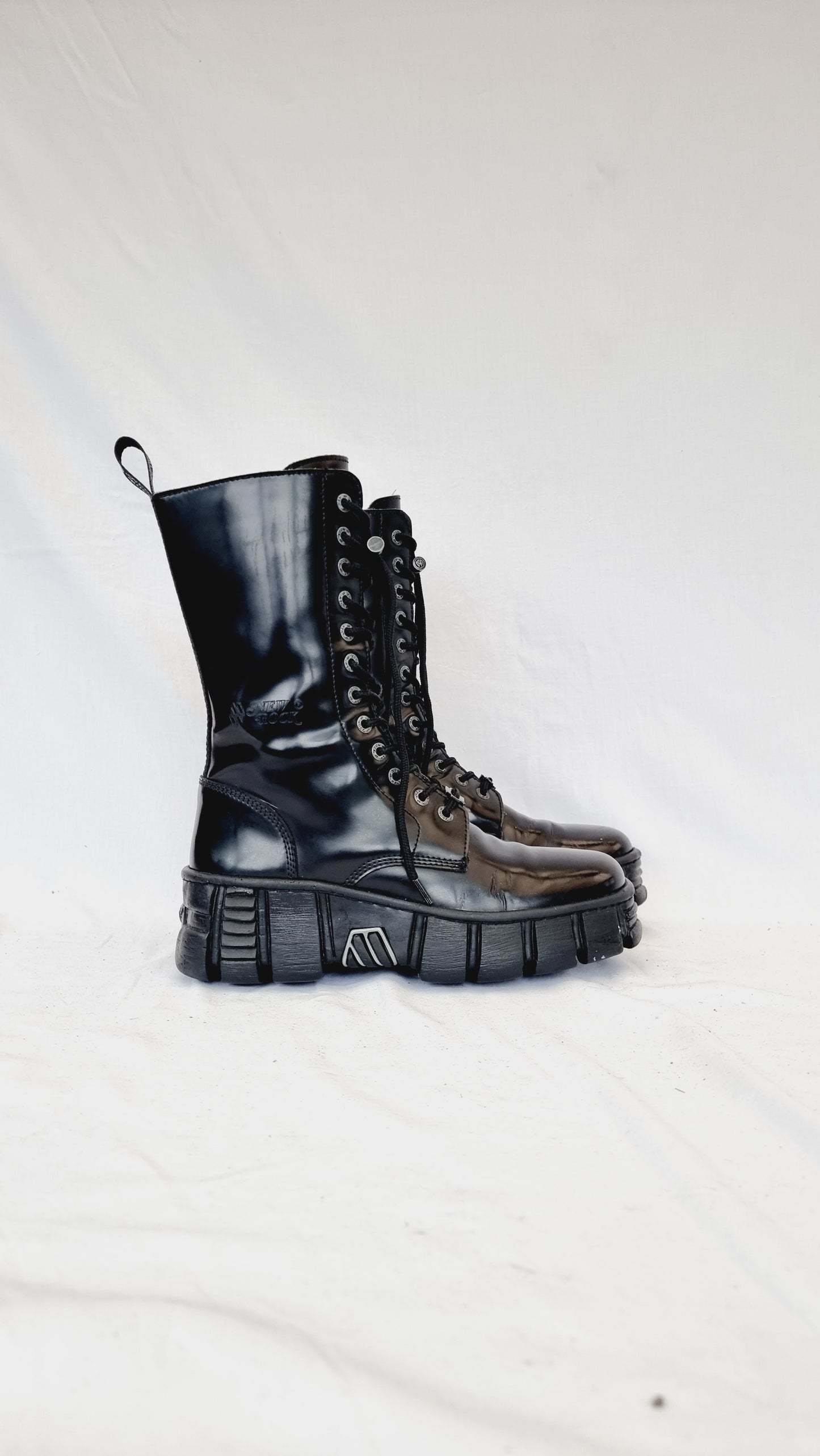 EU 40 / UK 7 New Rock Boots