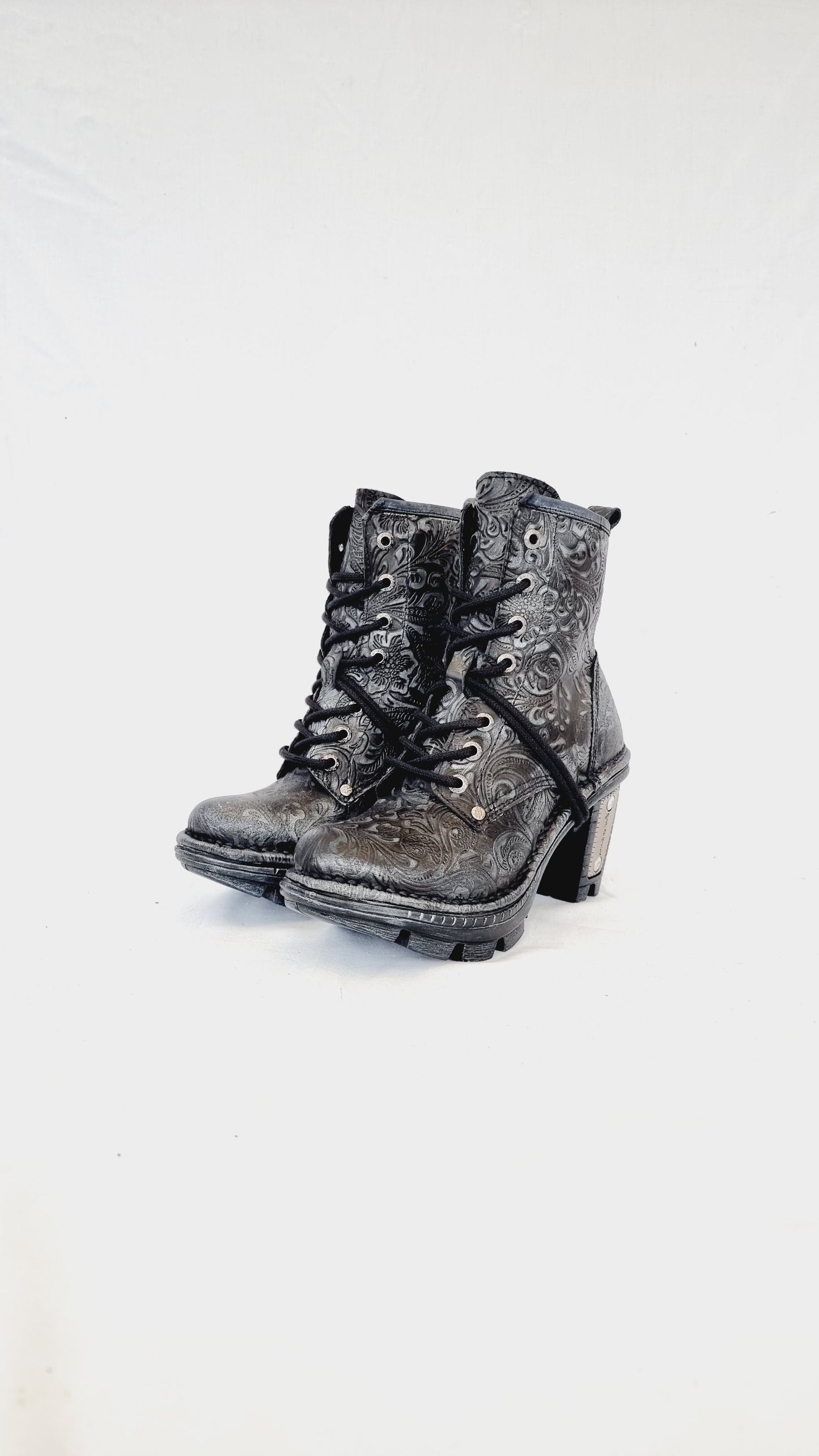 EU 36 / UK 3 New Rock Boots