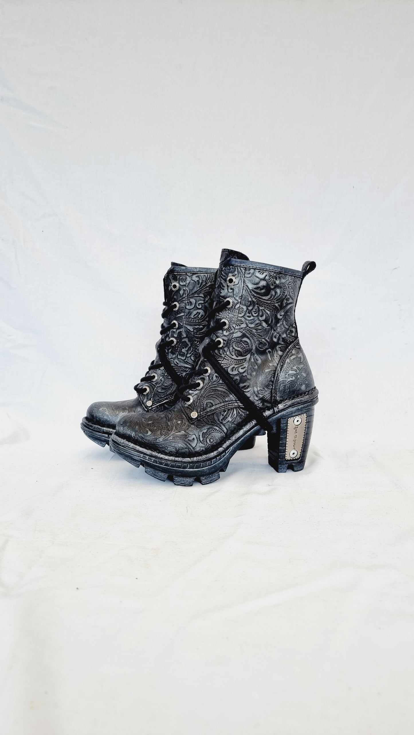 EU 36 / UK 3 New Rock Boots