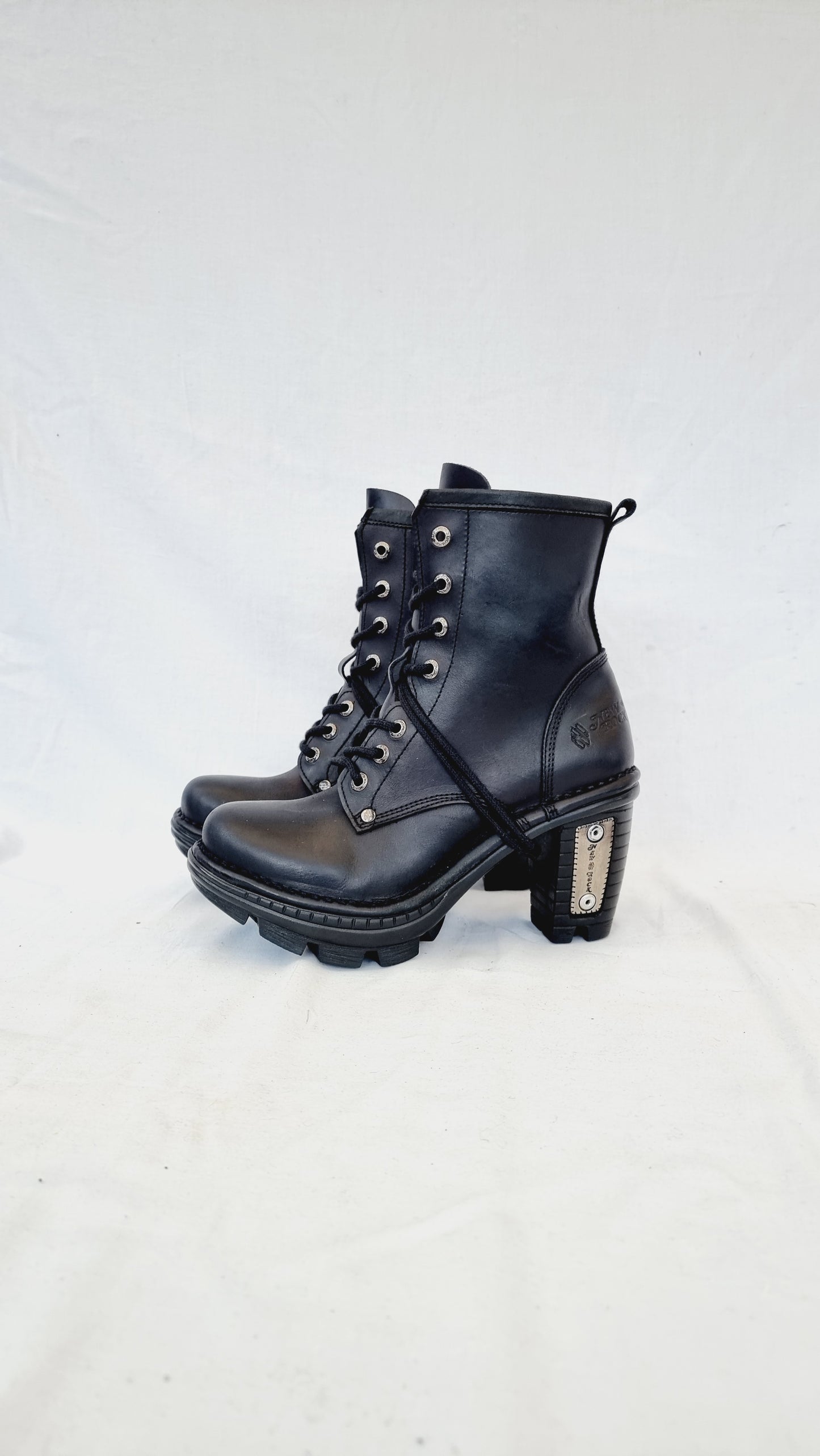 EU 38 / UK 5 New Rock Boots