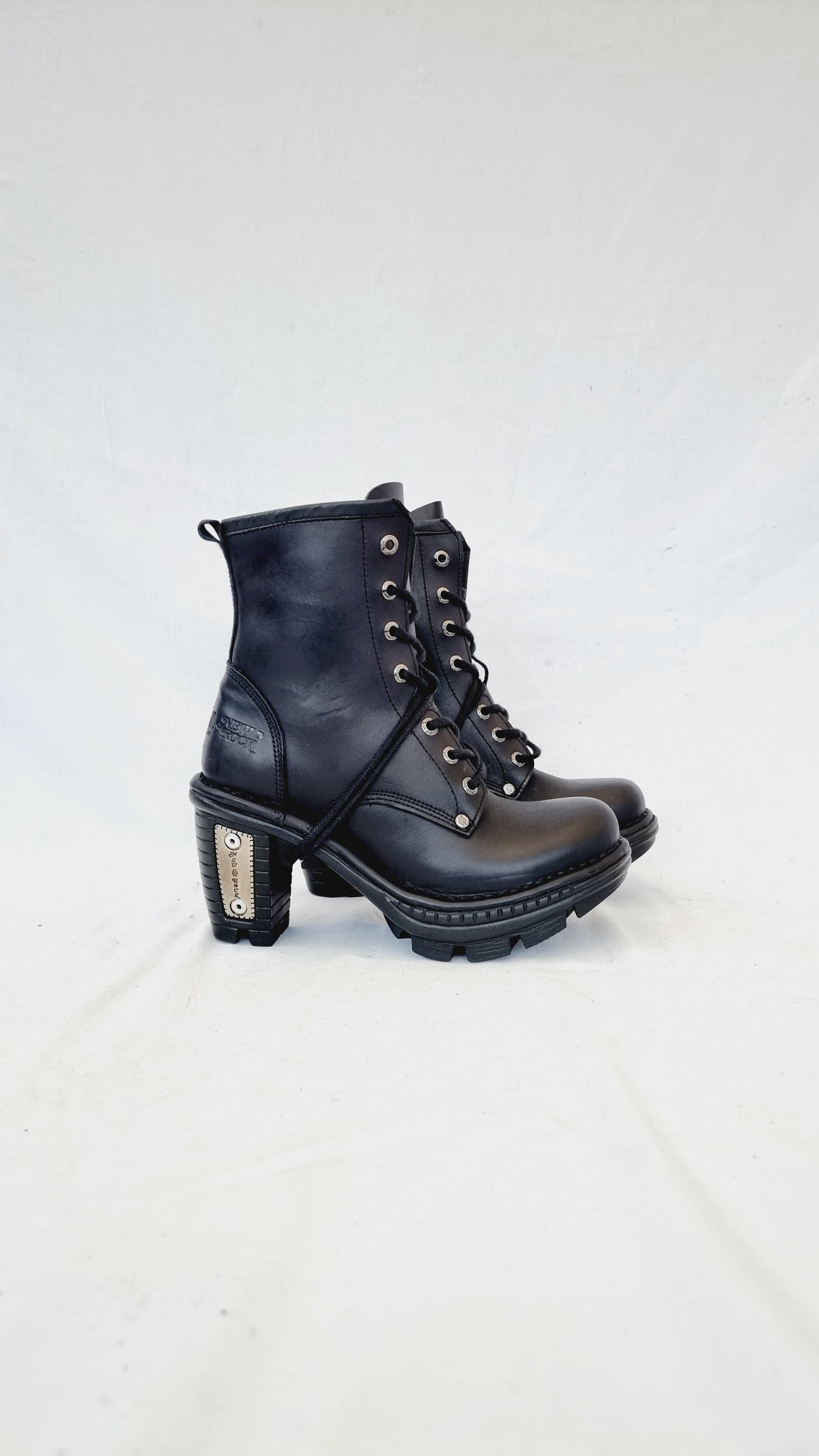 EU 38 / UK 5 New Rock Boots