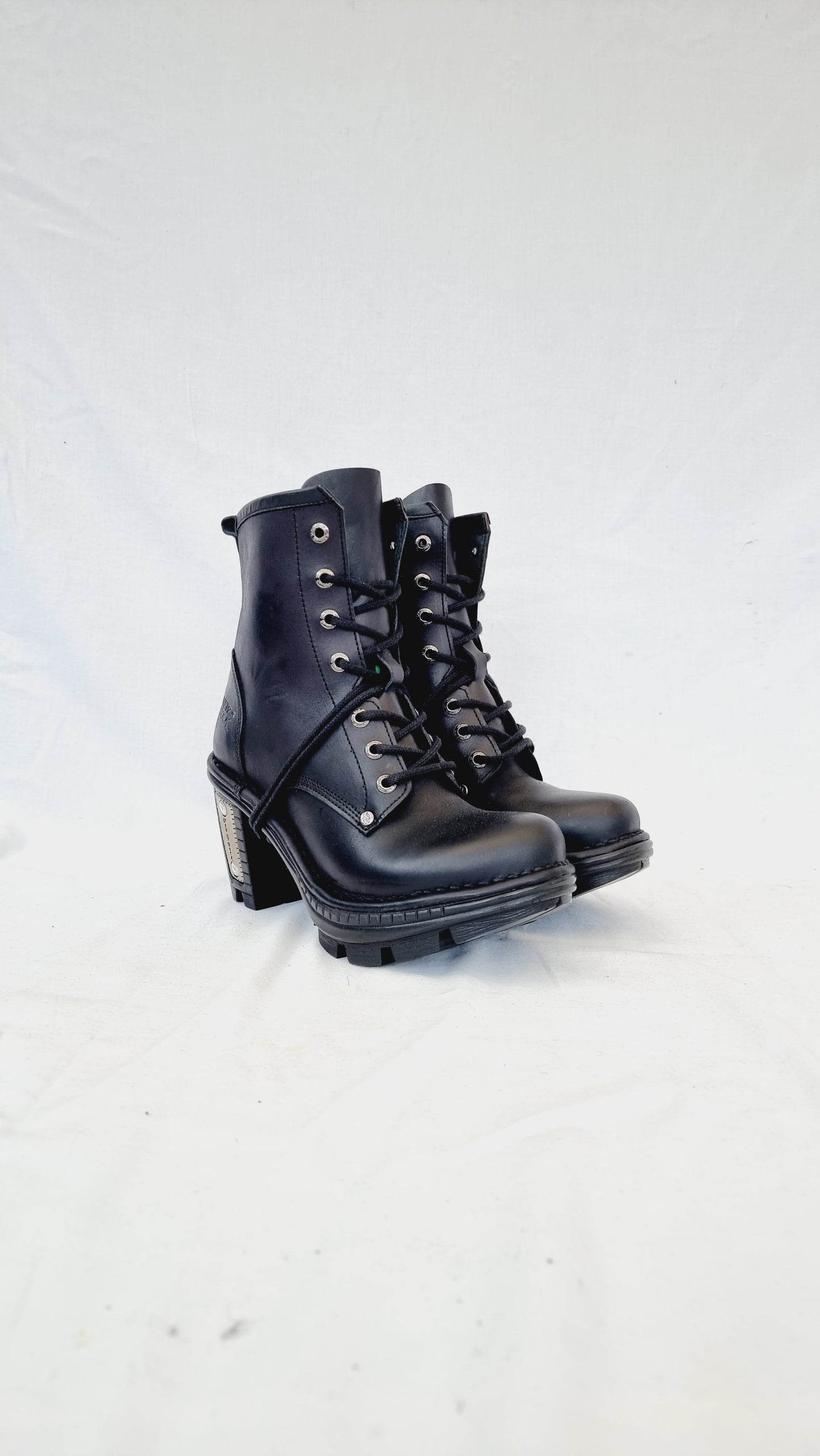 EU 38 / UK 5 New Rock Boots
