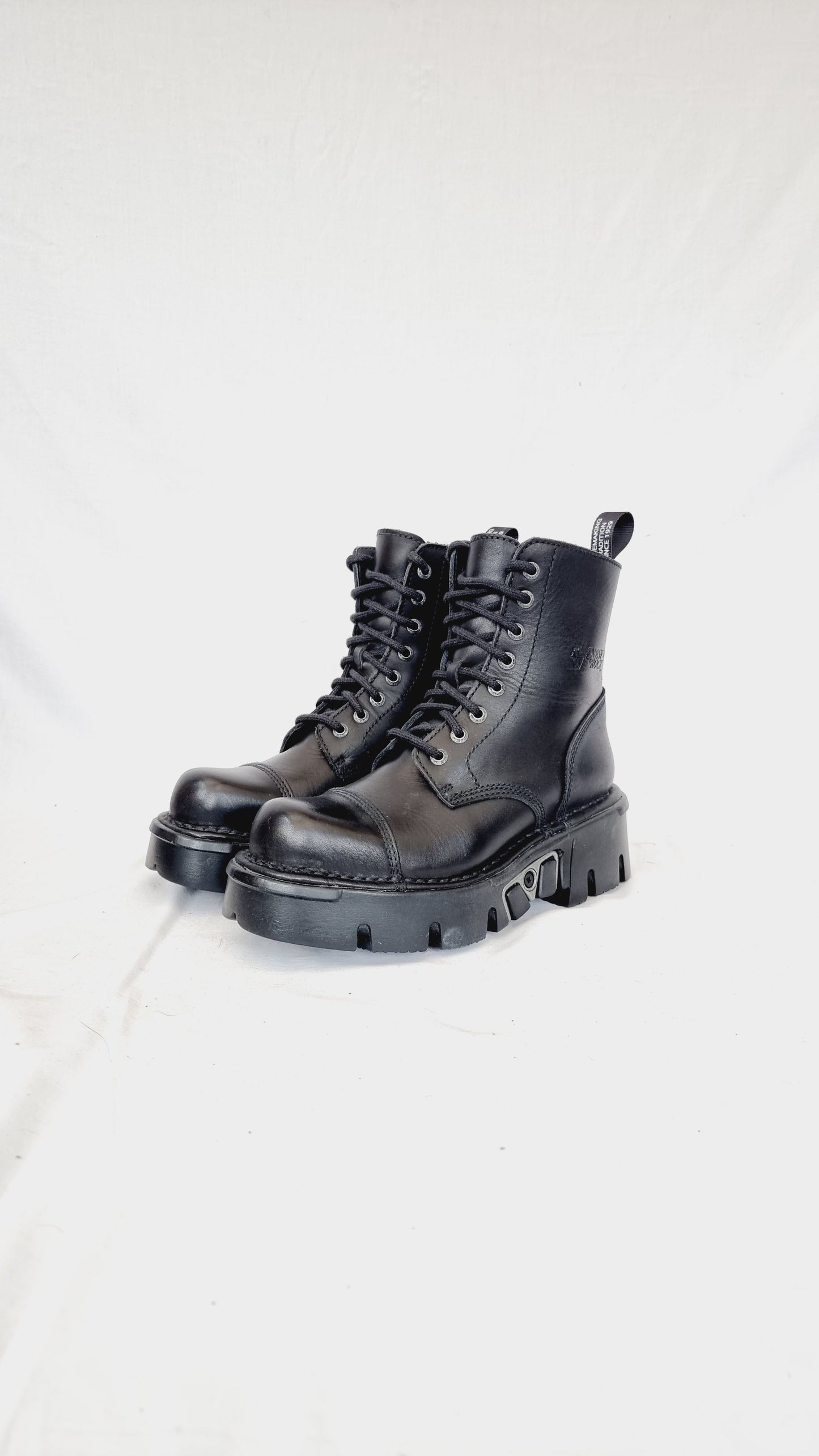 EU 39 / UK 6 New Rock Boots