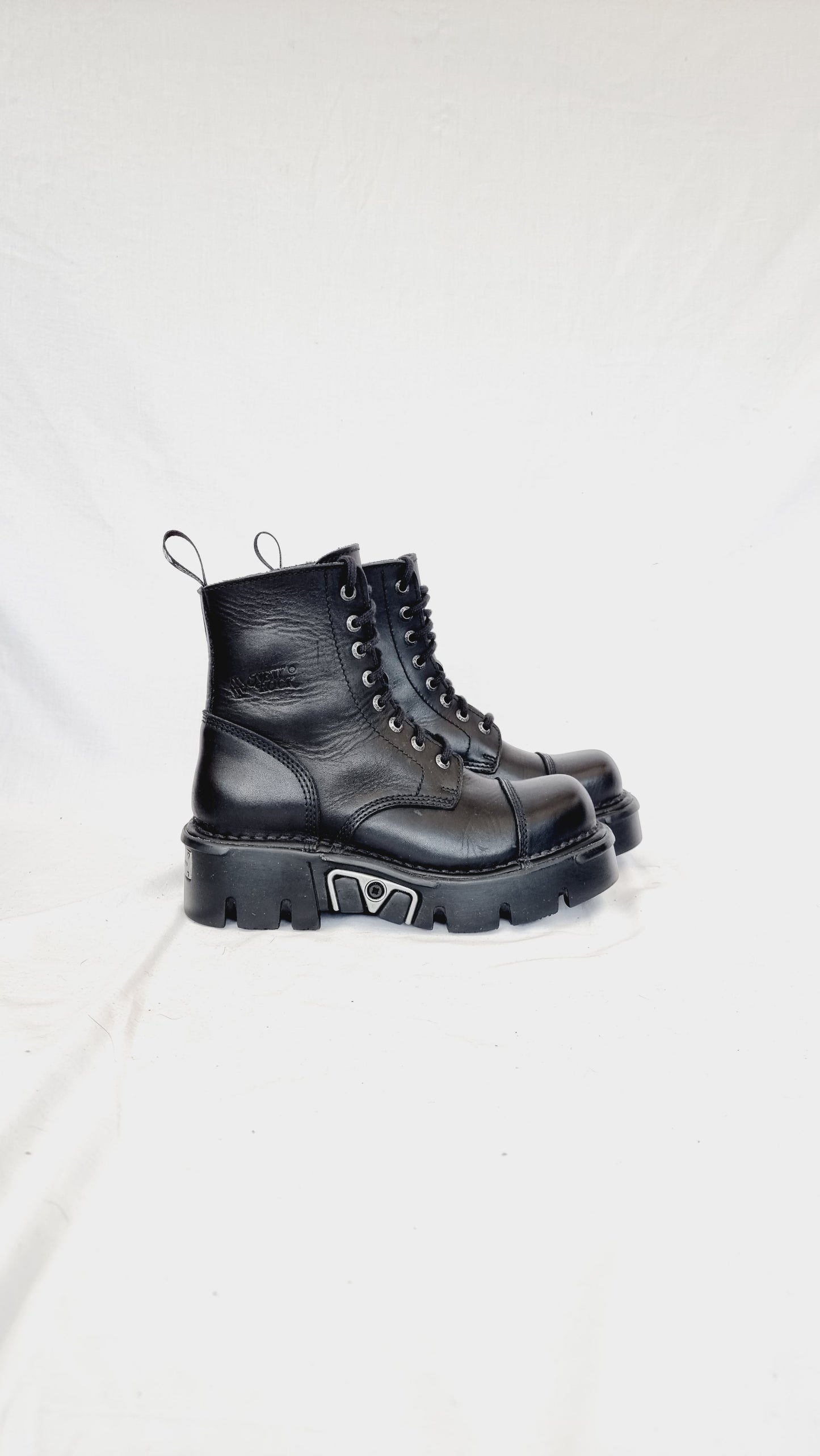 EU 39 / UK 6 New Rock Boots