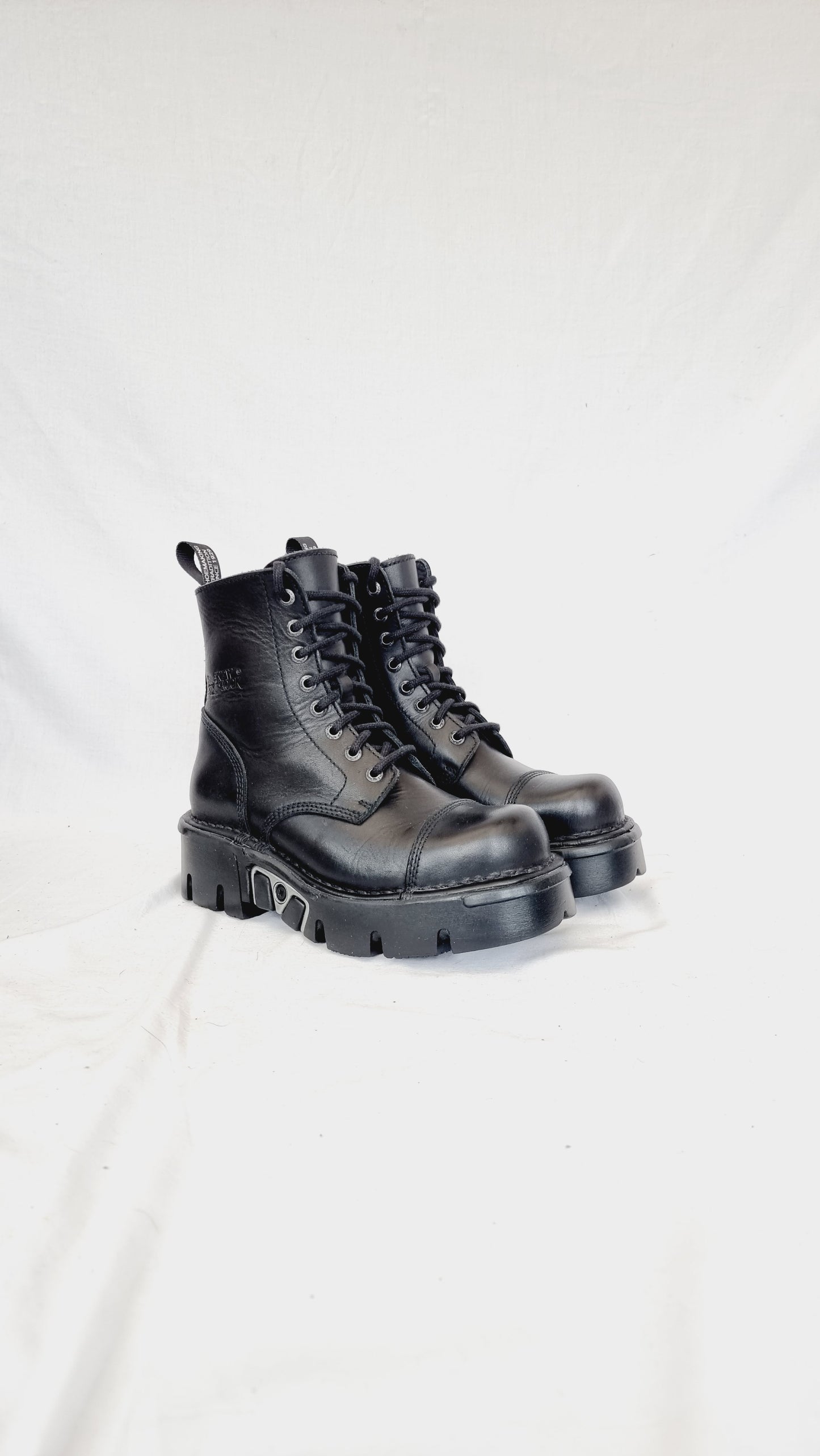 EU 39 / UK 6 New Rock Boots