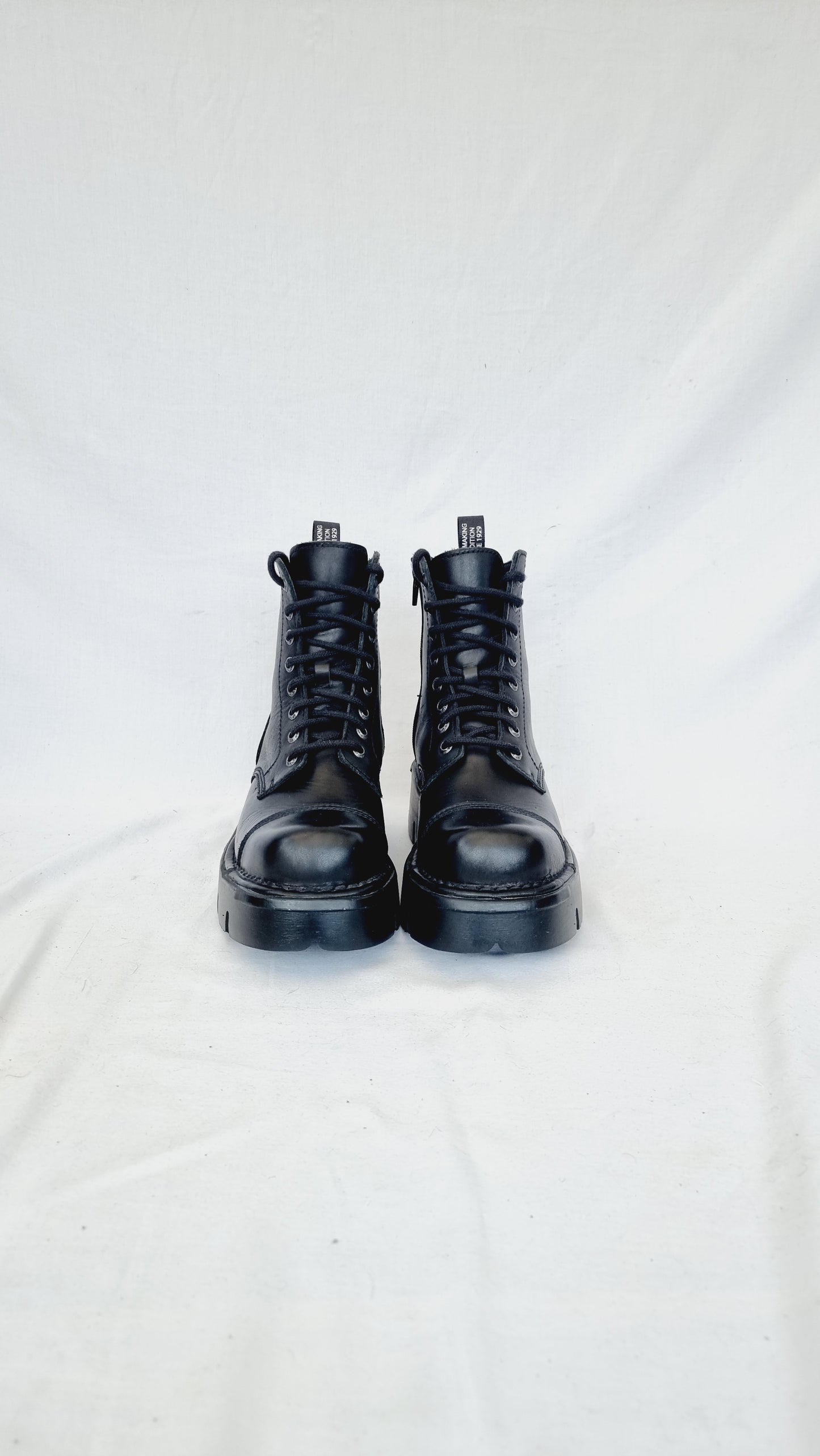 EU 39 / UK 6 New Rock Boots