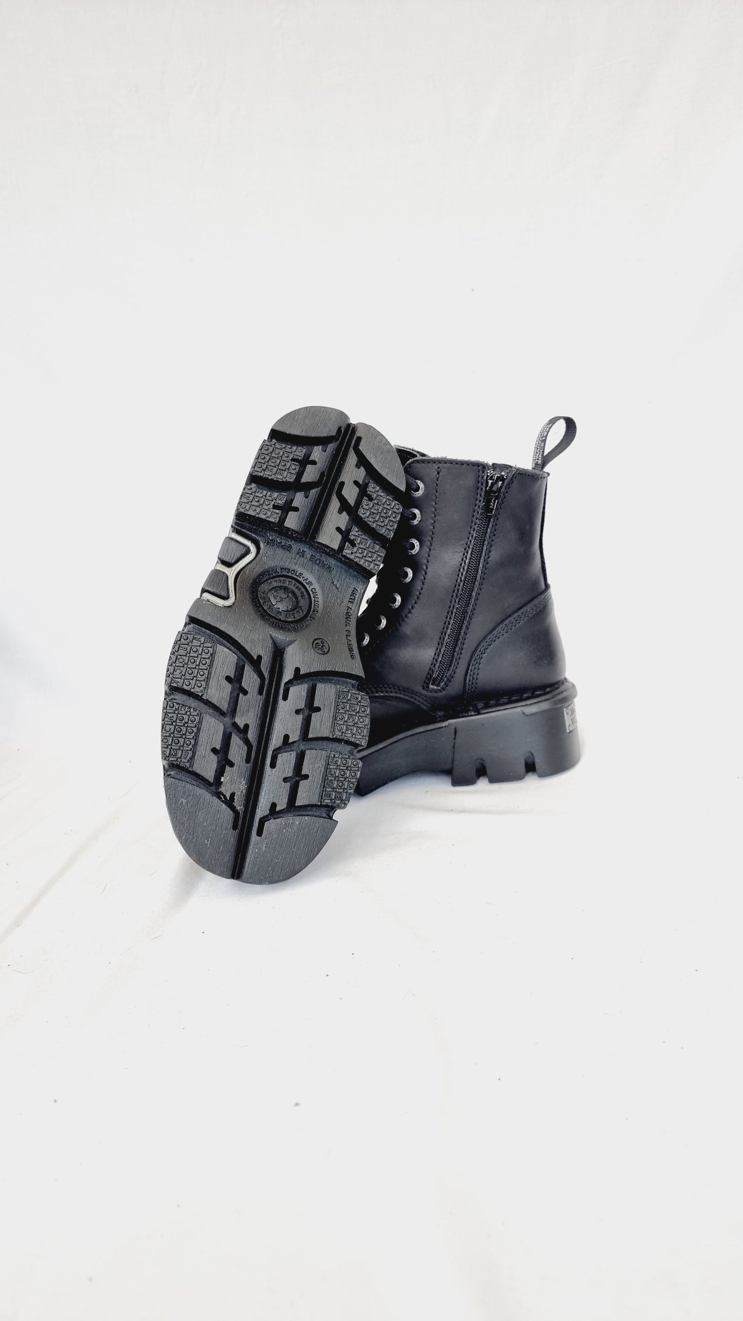EU 39 / UK 6 New Rock Boots