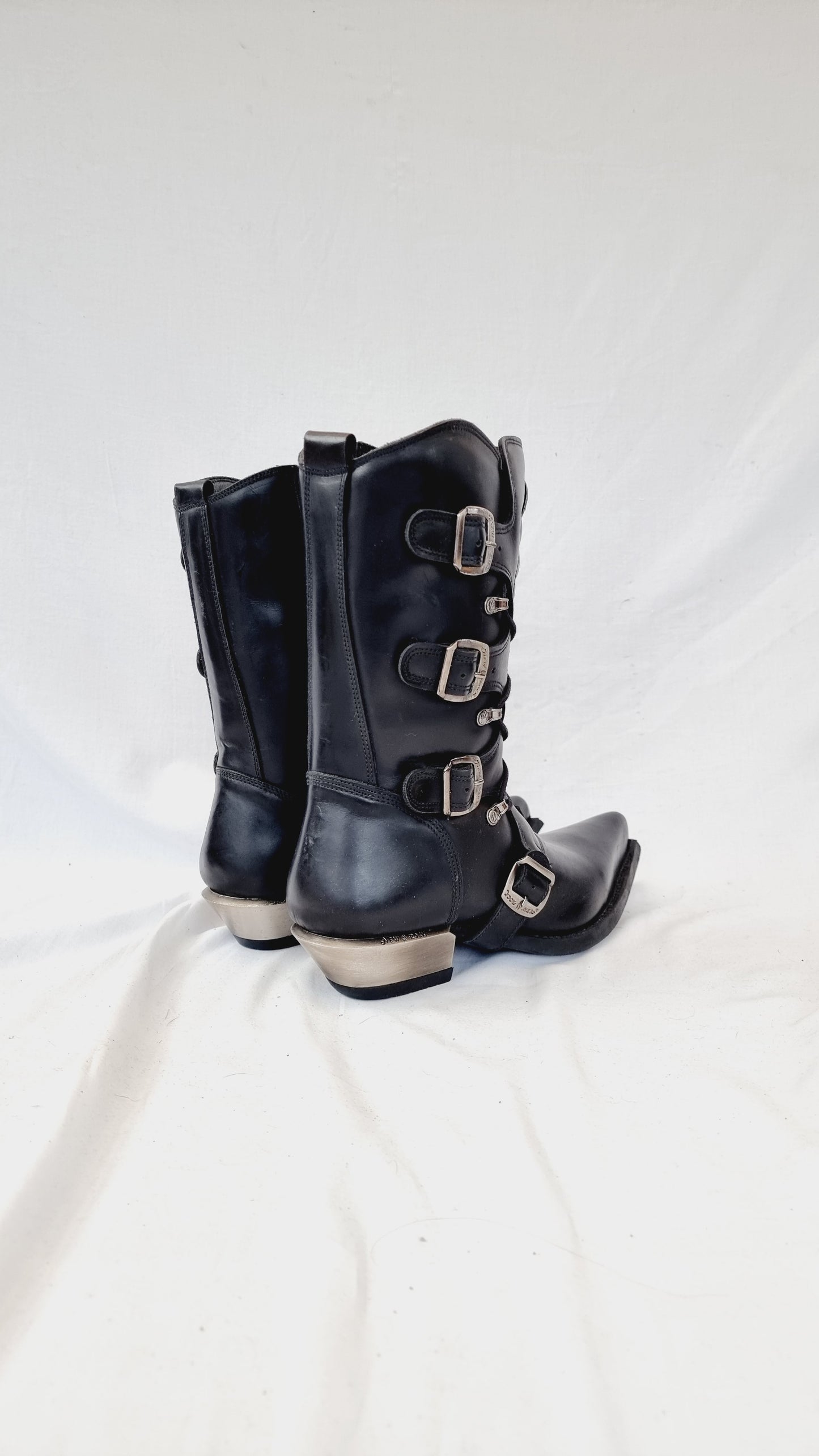 EU 41 / UK 7.5 New Rock Boots