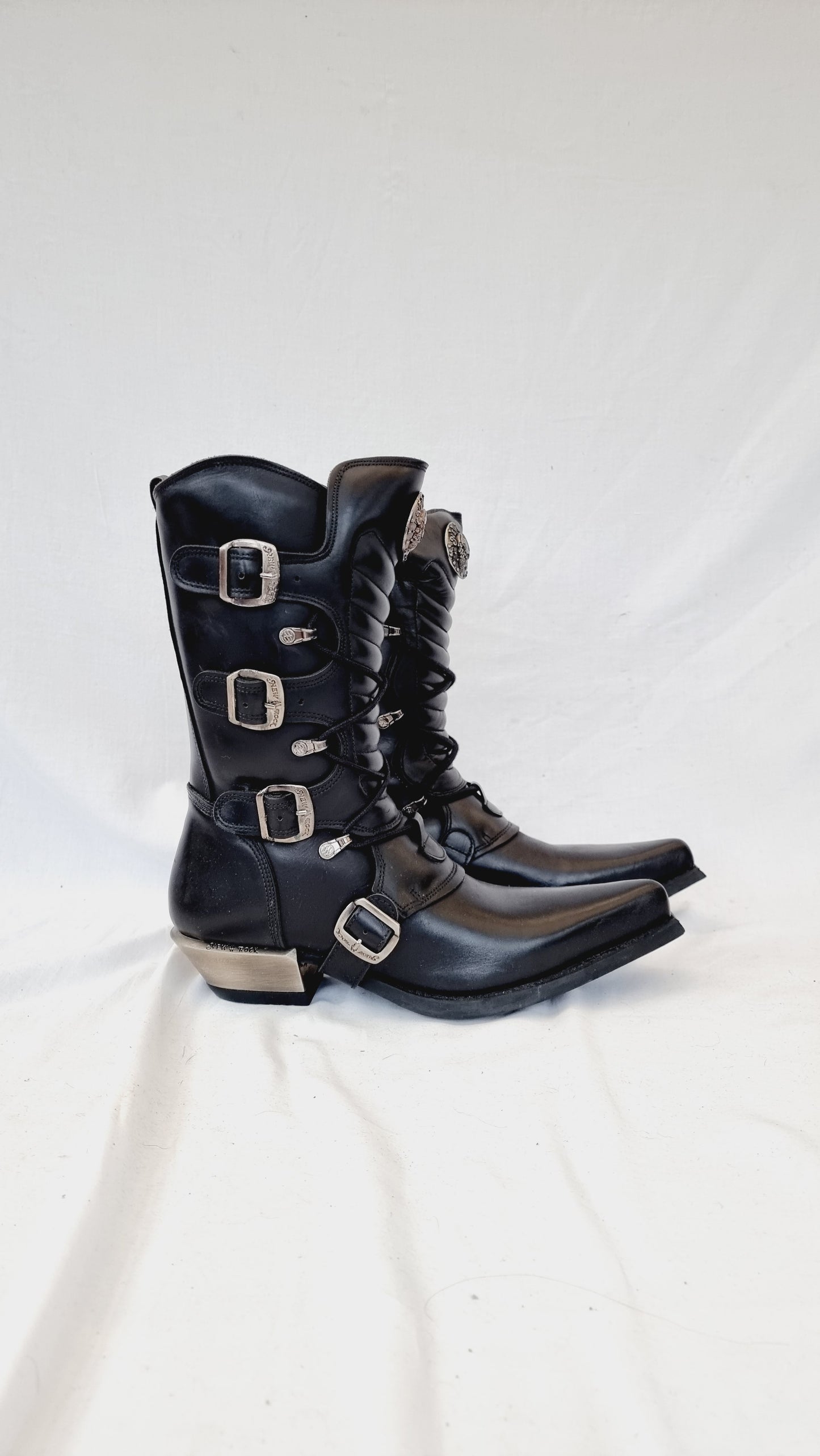 EU 41 / UK 7.5 New Rock Boots
