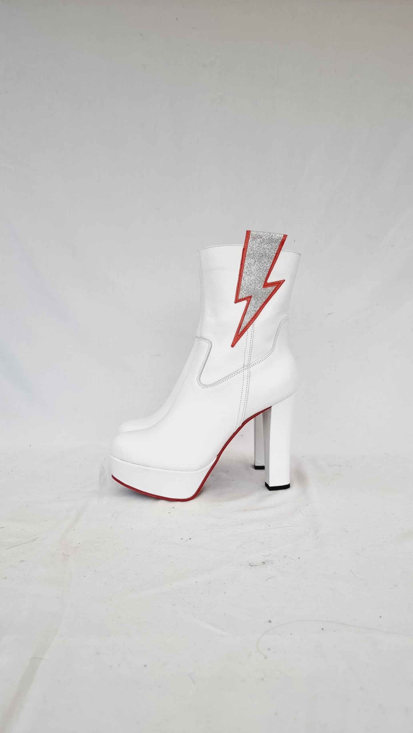 EU 39 / UK 6 Buffalo Shoes