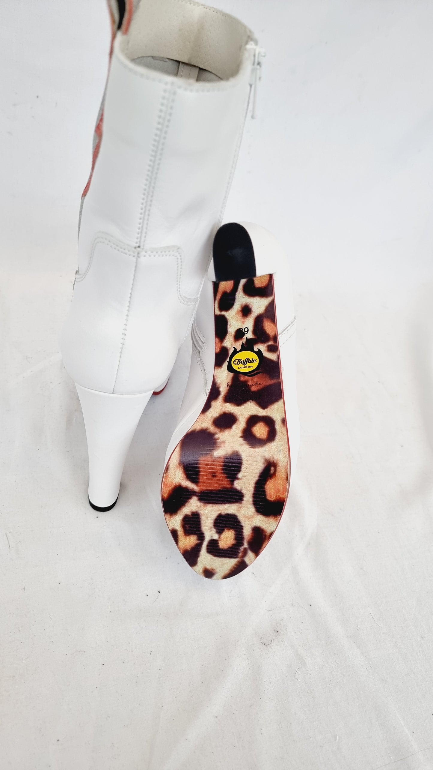 EU 39 / UK 6 Buffalo Shoes